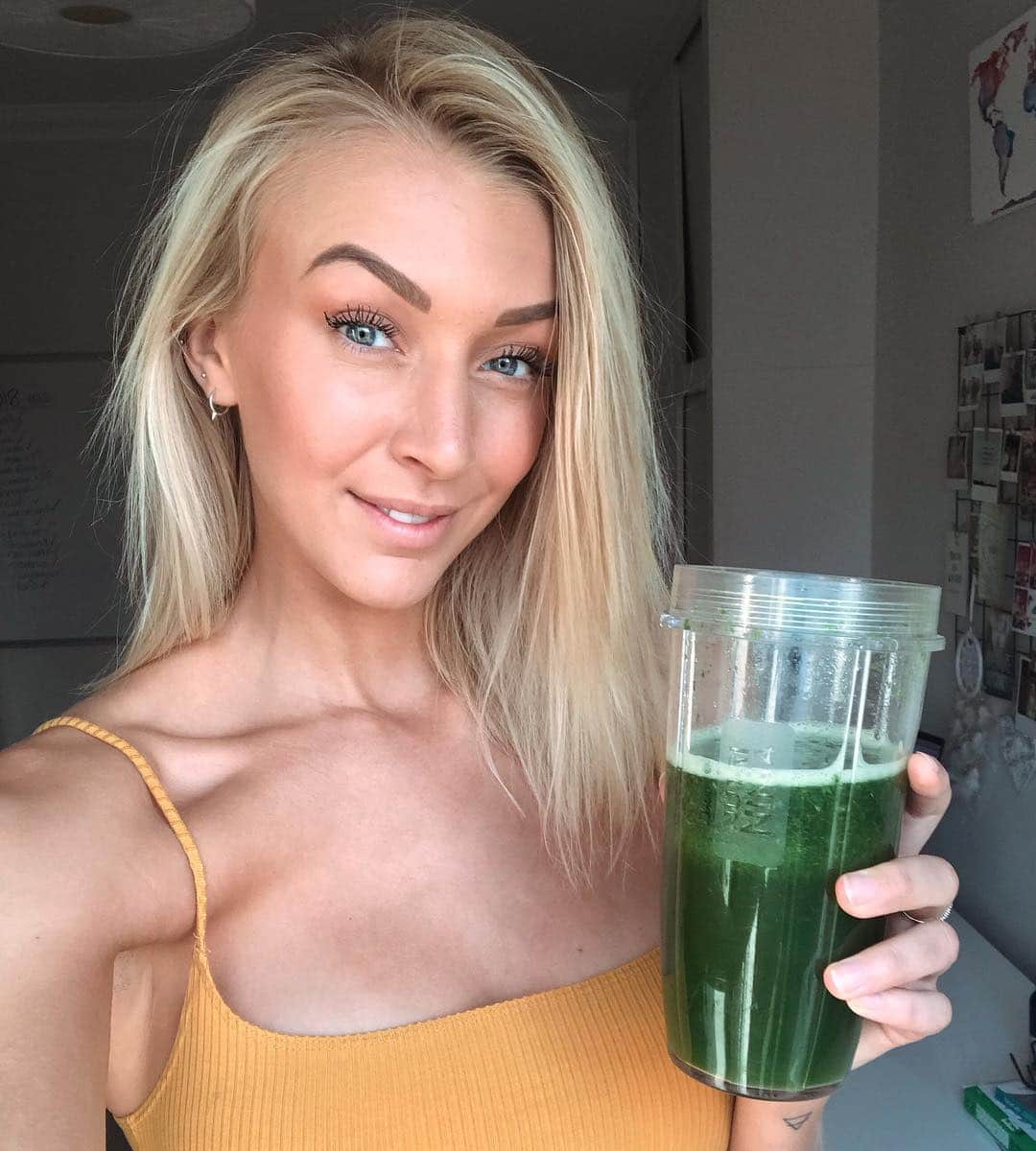 Zanna Van Dijkさんのインスタグラム写真 - (Zanna Van DijkInstagram)「Today is a big day... I’m starting a 30 day juice cleanse! 🌱 That’s right, I’m only going to be consuming pure celery, spinach & kale juice for 30 whole days! Why? To cleanse my colon, detoxify my liver, boost my gut bacteria and and balance my hormones ✅ Of course I’ll document all of my experiences here on my page so stay tuned! 🥳 Let me know if you’re joining me! Wish me luck guys, it’s going to take some serious willpower! 💖 #aprilfools #icallbullshit #nutribollocks #didyoufallforit」4月1日 16時30分 - zannavandijk