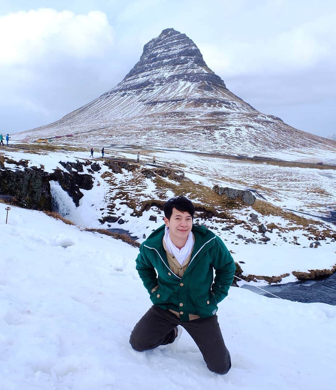 アイス・サランユーのインスタグラム：「ยินดีต้อนรับ สู่ดินแดนของข้า❄ #Iceland  #icesarunyuaroundtheworld  #grundarfjörður」