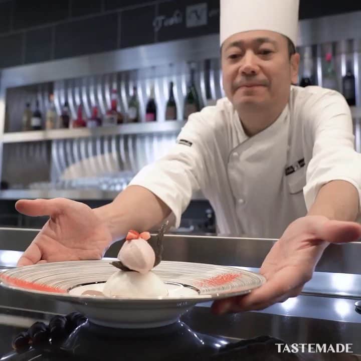 のインスタグラム：「【こだわり満載🌸】 桜のLIVEスイーツ！⁣⠀ ⁣⠀ 店名: Toshi Yoroizuka TOKYO⁣⠀ ⁣⠀ ⁣⠀ ⁣  季節のLIVEデザートメニュー♪⁣⠀ ⁣⠀ #tastemade #tastemadejapan #tokyo #toshiyoroizukatokyo #toshiyoroizuka #dessert #teatime #spring #cherryblossom⁣⠀ ⁣⠀ #テイストメイド #テイストメイドジャパン #トシヨロイヅカ #スイーツ #春スイーツ #東京 #京橋 #桜 #🌸」