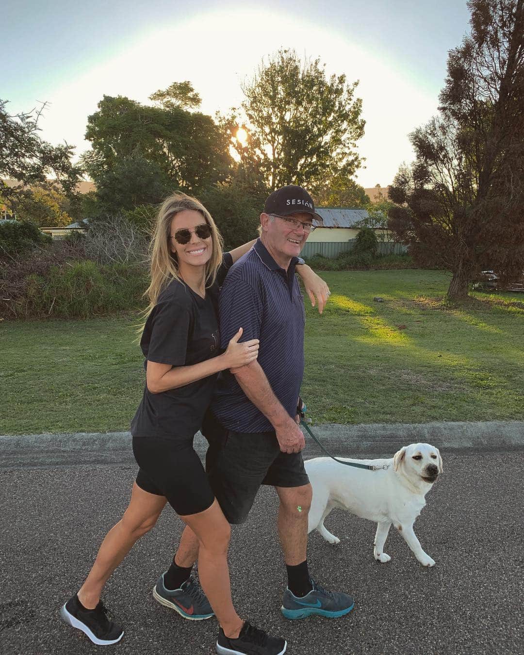 ジェニファー・ホーキンスのインスタグラム：「Beautiful weekend hanging with my family ❤️ Love this pic with dad @bobhawkie @jakewwall x」