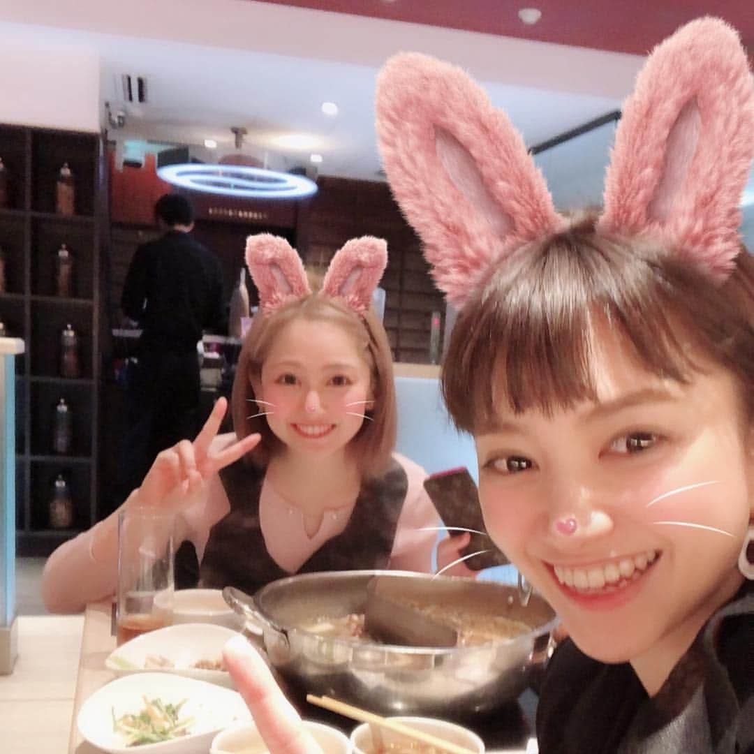 ゆかりの小雪のインスタグラム：「この前、大好きが止まない！ そぅ👍その名も早桃さつきさんことさつきさんと火鍋に行ってきたょ🍲 さつきさん、本当になにも変わってなくて、優しくて気さくで、面白くて、終始爆笑でした💕💕💕 本当にらぶ❤️❣️ #早桃さつき さん #火鍋 #さつきさんらぶ」