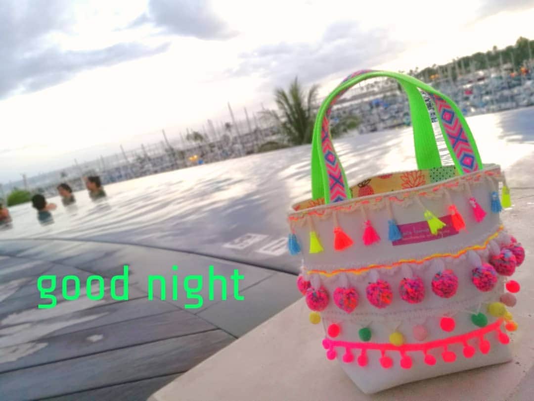 Moco Lima Hawaiiさんのインスタグラム写真 - (Moco Lima HawaiiInstagram)「Pompom Mini Tote, Made By Moco  #infinitypool#saturdaynight#princewaikiki#harbor#alamoana#jacuzzi#sunset#dinnertime#hawaii#aloha#pool#waikiki#goodnight#ハワイ#ハワイ好き#プリンスホテル#ワイキキ#インフィニティプール#ハワイ旅行#ハワイ旅#ハワイ好きな人と繋がりたい#おやすみなさい」4月1日 17時06分 - mocolimahawaii