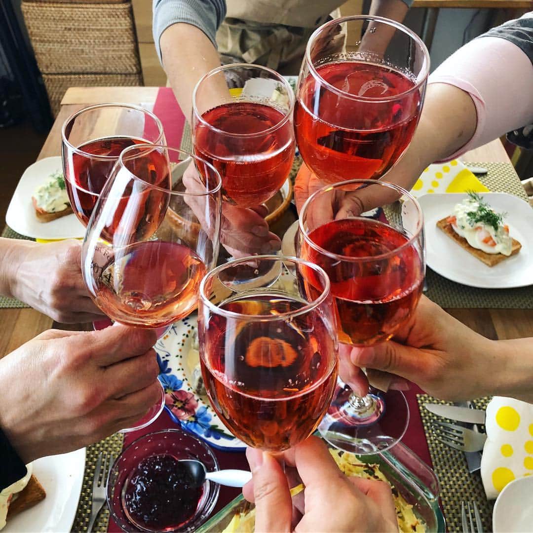 ヤミーさんのインスタグラム写真 - (ヤミーInstagram)「お引越し前ラストレッスン。 * 先週水曜日は、下北沢のくらうま @kurauma へのお引越し前のラストレッスンでした。 楽しみな気持ち半分寂しい気持ち半分って感じ。 生徒さんたちが帰っちゃうのがなんだか名残惜しかった、、、。 * 来週から始まるレッスンの準備を始めて、ああもうココじゃないんだな〜と、本日もしんみり。 * さてさて、今月はロシア料理！ 新生活の方に役立つパパッと出来るメニューです。 明日には写真UP出来るかな。 * * * ブログ @ym_3stepcooking に金曜日のレセプションの様子を載せました！スタジオの様子がわかるかと。 #ヤミー #料理教室 #cookingclass #ヤミーズクッキングスタジオ #yummyscookingstudio  #くらうましもきた」4月1日 17時30分 - ym_3stepcooking