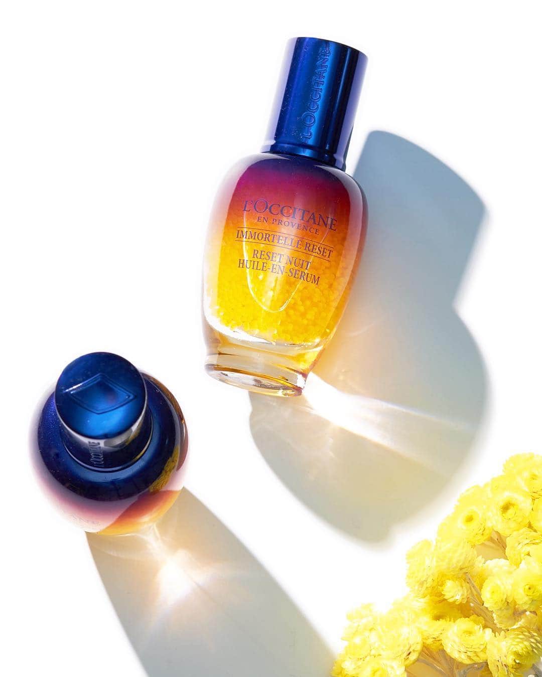 L'OCCITANE en Provenceさんのインスタグラム写真 - (L'OCCITANE en ProvenceInstagram)「今日から新年度✨ 頭と心をリセットして、新生活を楽しんでいきましょう🌸﻿ ﻿ 春は、なにか新しいことを始めたくなる季節。﻿ なにかと変化が多い日々が続くかもしれません。﻿ ﻿ そんな毎日の中では、﻿ 自分がホッと一息つける時間をつくるのも大切です😌﻿ ﻿ 「イモーテル オーバーナイトリセットセラム」は﻿ １日の終わり、夜に使う夜用美容液。﻿ ﻿ 紫外線や乾燥、寝不足など、﻿ 肌が感じるストレスを寝ている間にリセット。﻿ ﻿ 眠りに寄り添う、心穏やかな香りが﻿ 心地よい眠りへと導いてくれます🌙﻿ ﻿ 目覚めたら、ツヤとハリに満ち、﻿ くすみ(*1)の目立たないなめらか肌へ。﻿ ﻿ 翌朝、鏡を見るのが楽しみに。﻿ スキンケアのルーティンに取り入れてみては？✨﻿ ﻿ (*1)乾燥による﻿ ﻿ #ロクシタン #ハリ #ツヤ肌 #美容マニア #美容 #新作コスメ #春コスメ #美容液 #保湿 #コスメ紹介 #リラックス #プロヴァンス #リフレッシュ #新生活 #コスメ好き #モテコスメ #コスメマニア #おはよう #快眠 #ストレスフリー ##朝 #朝美容 #朝美人 #エイジングケア #イモーテル #セラム ﻿ #LOccitane #morning #gm #hellogoldmorning」4月1日 17時23分 - loccitane_jp