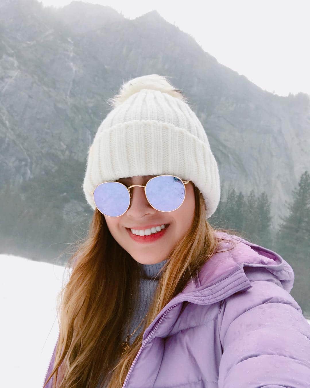 Alexa Ilacadさんのインスタグラム写真 - (Alexa IlacadInstagram)「Literally chilling. 😎☃️ Talk about a winter wonderland. 🤩 I am in total awe of how beautiful Yosemite park is- it's one of the most favorite places that I've visited. 🥰 #takemeback #whereidratherbe #anginitdito #yosemitenationalpark #alexastravels 💜💟」4月1日 17時36分 - alexailacad