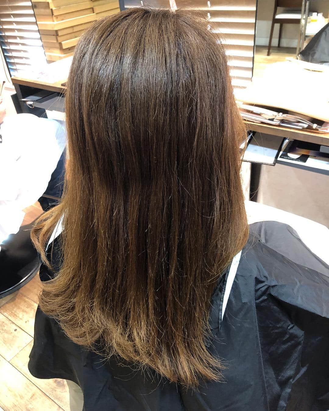 河瀬鮎美さんのインスタグラム写真 - (河瀬鮎美Instagram)「いつものふーまくん💇‍♀️✨ 毎回お気に入りカラーにしてくれる!❤️しかも今回はまだ発売されてないトリートメントを先行でしてくれたんだけど、それもめっちゃよかった😂👉‼️私は髪質がコンプレックス級に悩みなんだけど、誰ってくらいサラサラになった😂💕まだ詳しくは書けないのだけどほんとオススメ🥺❤️ #髪質整形#トリートメント#髪#美容院#サラサラ」4月1日 17時36分 - ayuayu0430