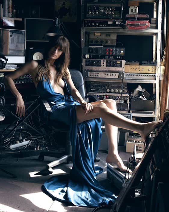 カロリーヌ・ド・メグレのインスタグラム：「Just another Monday morning producing some new sound🎶 I decided from now on to only post sexy photos of me. As it seems to be what most of my followers want when I’m counting the likes, I shall obey . . . . . . . . 🎣」