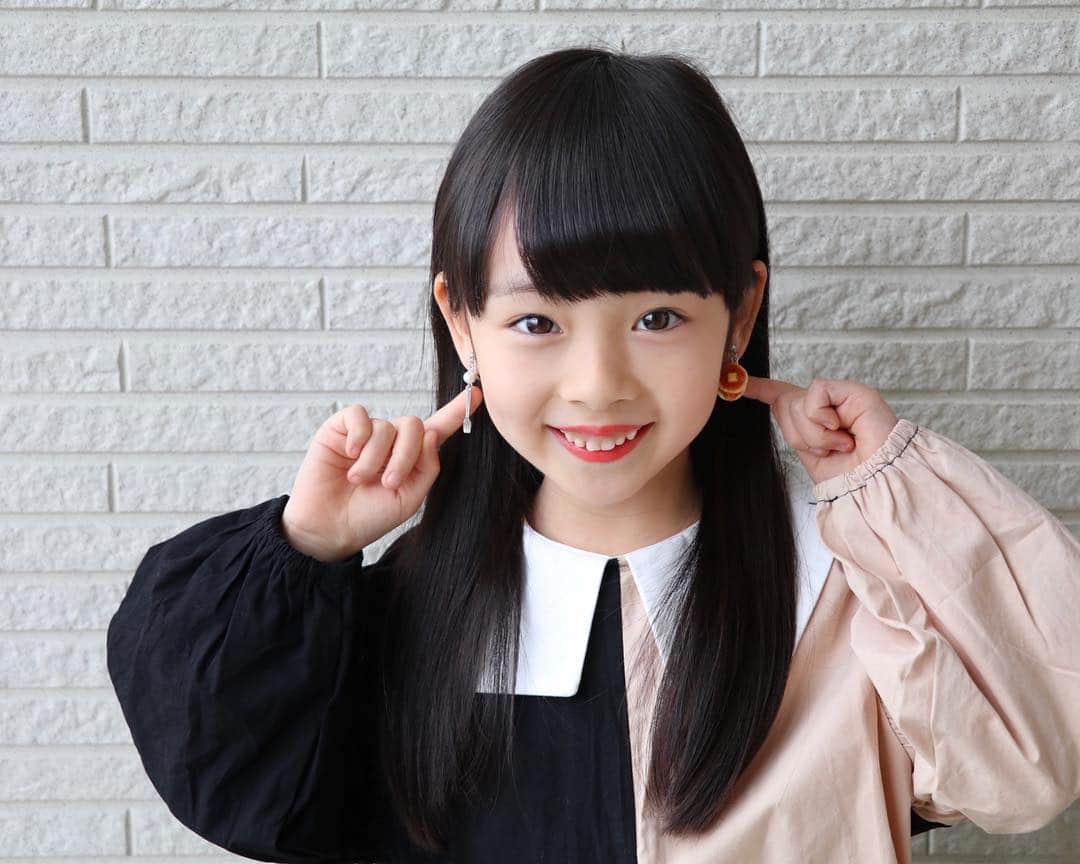 Akiさんのインスタグラム写真 - (AkiInstagram)「4/1 ・ はじめまして令和 #言いたいだけ ・ ・ 小学校時代の ガチリアル友達が ハンドメイド始めました🥞♡ @chirp_terrace ・ 低学年の私が1人で このお友達の家へ行こうとしたら 辿り着けずに挙句に迷子になり 諦めて帰宅したという エピソードのお友達👭← ・ ・ もう見てわかる通り 本物くっつけた？！ってぐらい 美味しそうな作品の数々🥞🍪🍿🍴 ・ これだけのクオリティーの高さなのに 信じられないぐらい プチプラ🙏 ・ ・ minneと 山形市内で委託販売中です🗣 ・ 気になる！欲しい！って方 直接DMしてみてね☺️💌 ☟  @chirp_terrace ・ ・ そろそろ娘の前歯が抜けそうで 入学式まで耐えてくれと 毎晩祈るばかり🦷 ・ ・ ・ ・ #スイーツアクセ#ハンドメイド#handmade#樹脂粘土#ミニチュアフード#アクセサリー」4月1日 17時58分 - mas_0504