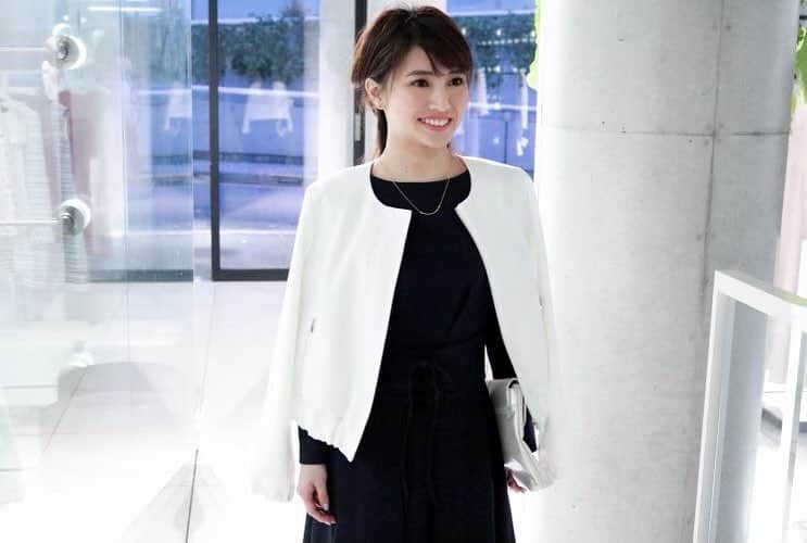 mid pressのインスタグラム：「. . . 朝晩はまだまだ冷え込むこの季節。 クリーンなカラーのジャケットで、 新年度にぴったりなお仕事スタイル💕 . . . @m_premier_jp  @mid_e_shopping . #mpremier #エムプルミエ #オフィスカジュアル  #ノーカラージャケット #春コーデ #春ファッション #mid_press #mid_official #令和」