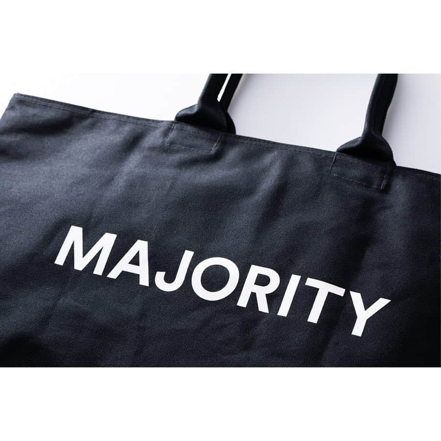 サカナクションさんのインスタグラム写真 - (サカナクションInstagram)「M/M TOTE BAG ﻿ ﻿ ¥4000- ﻿ ﻿ MINORITYとMAJORITYが大きくプリントされた、キャンバストート。 ﻿ 普段使いから小旅行まで使える大容量サイズです。 ﻿ 上部はファスナーで閉じられるので、中身が出る心配もありません。 ﻿ インナーポケット1つ付き。 ﻿ ﻿ #AL834194 #サカナクション834194 #SAKANAQUARIUM2019」4月1日 18時02分 - sakanaction_jp