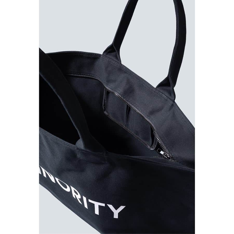 サカナクションさんのインスタグラム写真 - (サカナクションInstagram)「M/M TOTE BAG ﻿ ﻿ ¥4000- ﻿ ﻿ MINORITYとMAJORITYが大きくプリントされた、キャンバストート。 ﻿ 普段使いから小旅行まで使える大容量サイズです。 ﻿ 上部はファスナーで閉じられるので、中身が出る心配もありません。 ﻿ インナーポケット1つ付き。 ﻿ ﻿ #AL834194 #サカナクション834194 #SAKANAQUARIUM2019」4月1日 18時02分 - sakanaction_jp