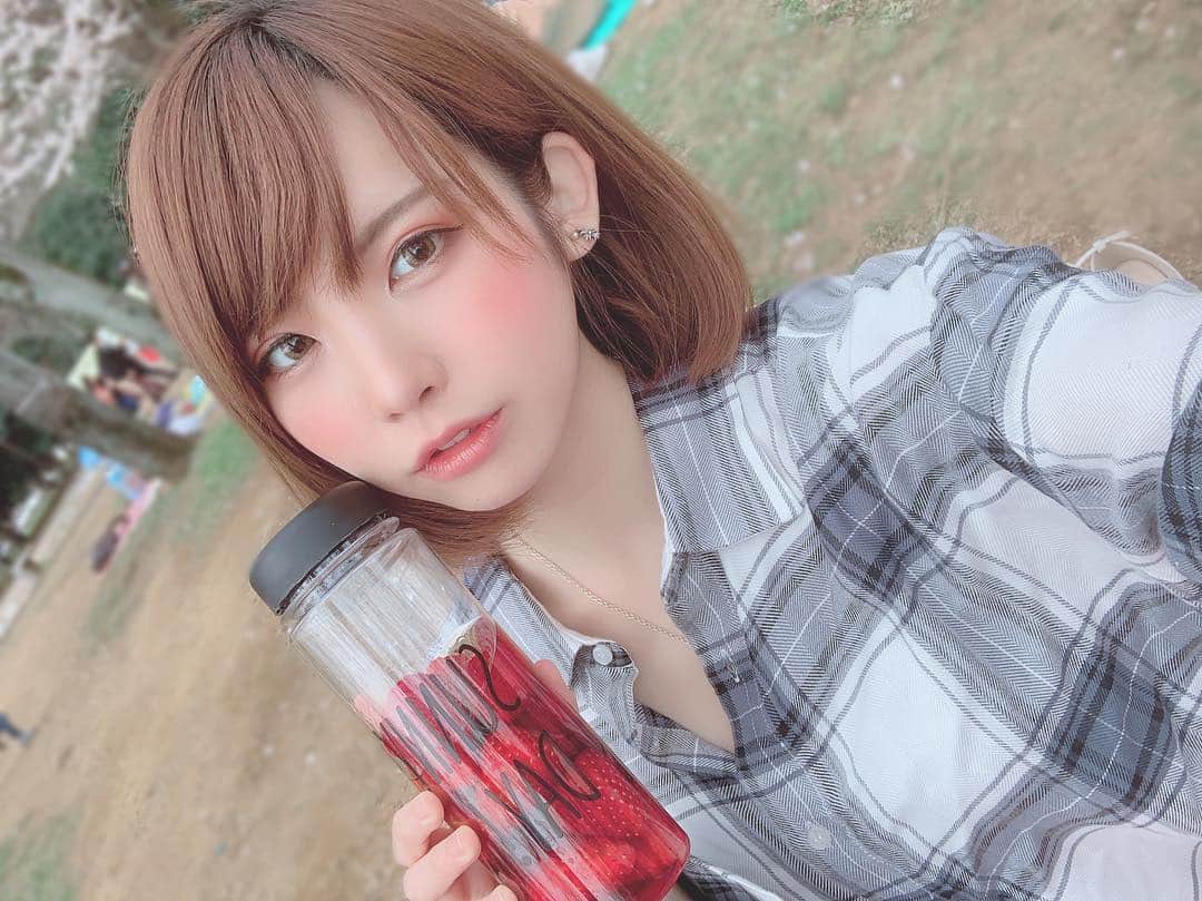 のインスタグラム：「お花見楽しかった〜🌸」