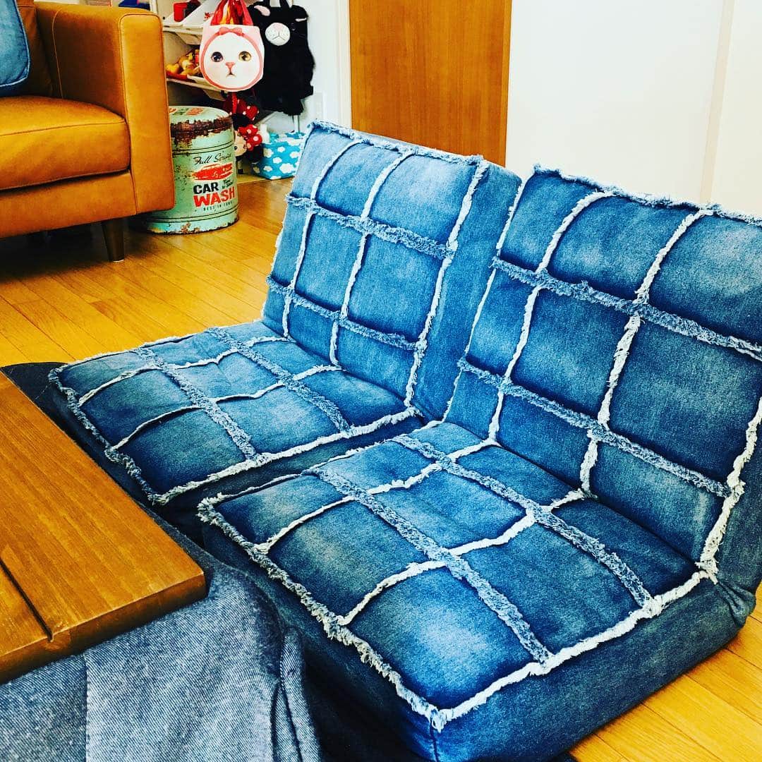 藤井惠さんのインスタグラム写真 - (藤井惠Instagram)「一目惚れした座椅子を購入😊  #お気に入り #デニム #パッチワーク #座椅子 #ブルー #ふかふか」4月1日 18時22分 - megumi_fujii