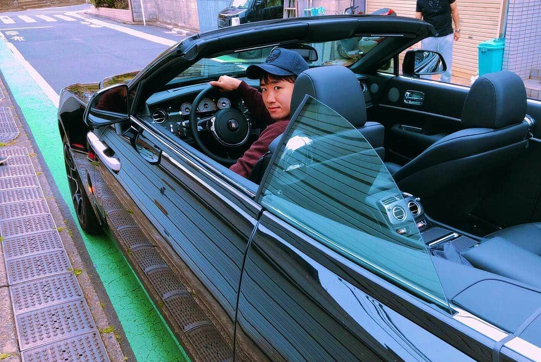 のインスタグラム：「cool right?  #RR #rollsroyce #dawn #supercar #money #mma #mmafighter #pancrase #ufc #rizin #onechampionship」