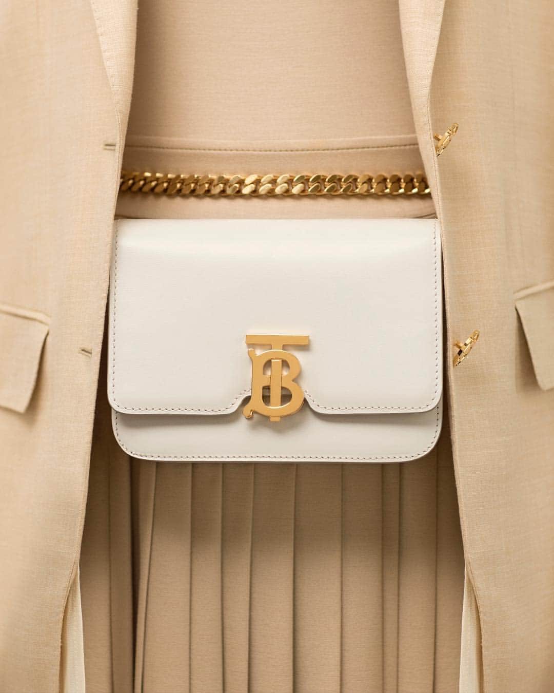 Burberryさんのインスタグラム写真 - (BurberryInstagram)「The Belted Leather TB bag . #RiccardoTisci shines a contemporary lens on the #Burberry archive for #BurberrySpringSummer19 . Created by Peter Saville, the #ThomasBurberryMonogram is inspired by a TB logo stamp found in the archive. . #TheTBbag #Kingdom #TBRT」4月1日 18時25分 - burberry
