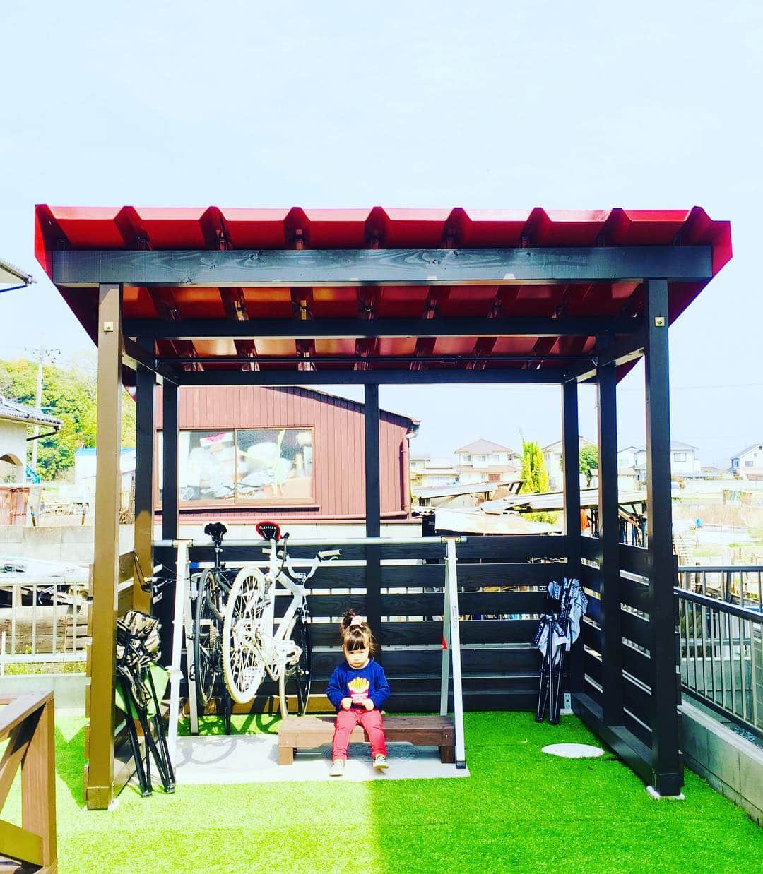 藤井惠さんのインスタグラム写真 - (藤井惠Instagram)「明日は晴れるかな？！ #サイクルポート #自転車 #さくや #芝生 #緑 #空 #青 #自然」4月1日 18時26分 - megumi_fujii