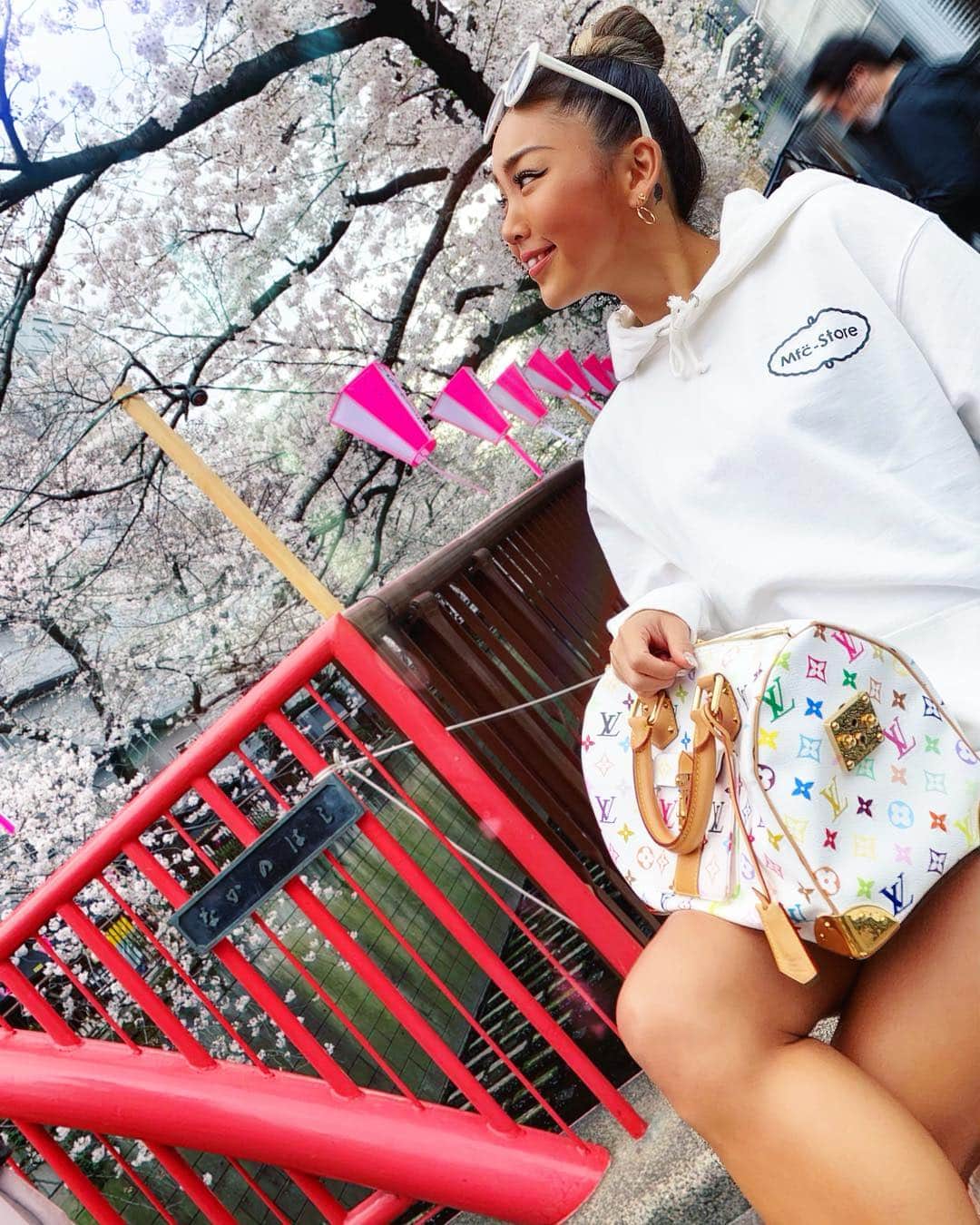 のインスタグラム：「Hello April🌸 #令和 素敵だと思います #april #sakura #cherryblossom #nakameguro #meguroriver  #tokyo #japan #桜 #目黒川 #中目黒  #kogenatsu #焦げNATSU #こげなつ」