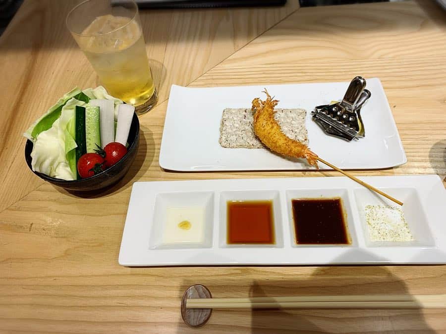 佐井祐里奈さんのインスタグラム写真 - (佐井祐里奈Instagram)「想い出の場所つださんで夫がお疲れ様会をしてくれました🥰 私は18本、夫は23本😋 2人でペロリっ❤️ いくらがのってる #インスタ映え な串は夫が食べたものだよ✨ どの串も美味しかったぁ〜✨胃もたれしづらいつださんの串はサイコーだね🦏 金鯱横丁店、店内も広くて綺麗でとても良かった💕 大満足でしたっ❤️ . . . . . #yunnaログ #子持ち昆布最高 #金シャチ横丁 #デート #名古屋ディナー #串揚げ #名古屋グルメ」4月1日 18時38分 - yunna_s31