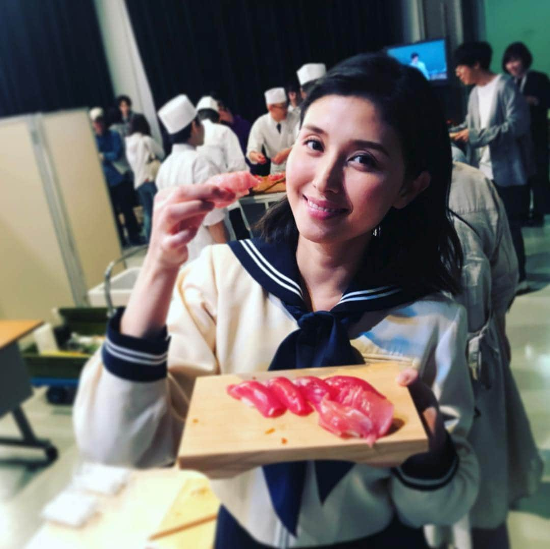 橋本マナミさんのインスタグラム写真 - (橋本マナミInstagram)「明日4/2(火)19：00～テレビ朝日  #林修の今でしょ！講座3時間SP  に出演します！体にいい回転寿司ネタBEST10の発表など盛りだくさん🥰🥰 マグロの解体ショーもあって美味しいお寿司たらふくいただきました💕」4月1日 18時39分 - manami84808