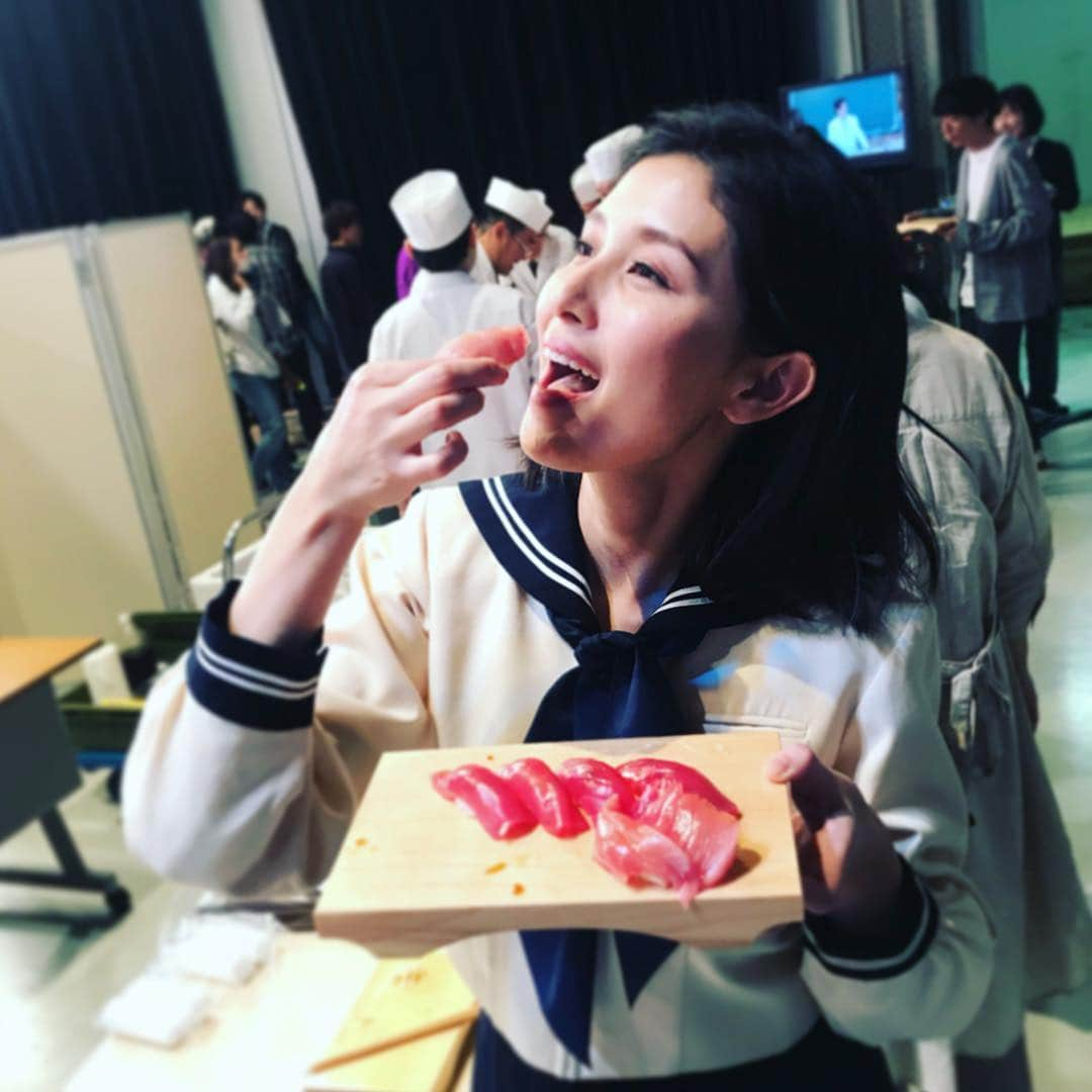 橋本マナミさんのインスタグラム写真 - (橋本マナミInstagram)「明日4/2(火)19：00～テレビ朝日  #林修の今でしょ！講座3時間SP  に出演します！体にいい回転寿司ネタBEST10の発表など盛りだくさん🥰🥰 マグロの解体ショーもあって美味しいお寿司たらふくいただきました💕」4月1日 18時39分 - manami84808