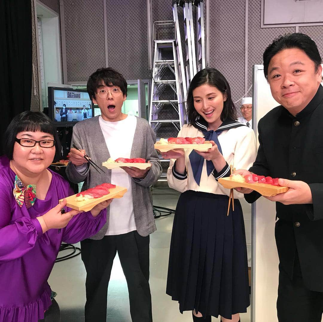 橋本マナミさんのインスタグラム写真 - (橋本マナミInstagram)「明日4/2(火)19：00～テレビ朝日  #林修の今でしょ！講座3時間SP  に出演します！体にいい回転寿司ネタBEST10の発表など盛りだくさん🥰🥰 マグロの解体ショーもあって美味しいお寿司たらふくいただきました💕」4月1日 18時39分 - manami84808