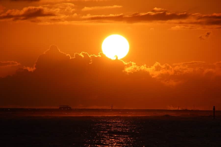坂元美香さんのインスタグラム写真 - (坂元美香Instagram)「sunset today! 2019/03/31 . 最後は雨雲の写真 . #sunsetphotobymikasakamoto #sunset #hawaii #sunsetlovers #sunsethunter #ハワイ #夕陽 #夕日 #イマソラ」4月1日 18時43分 - mika_saka