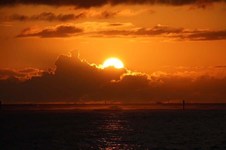 坂元美香さんのインスタグラム写真 - (坂元美香Instagram)「sunset today! 2019/03/31 . 最後は雨雲の写真 . #sunsetphotobymikasakamoto #sunset #hawaii #sunsetlovers #sunsethunter #ハワイ #夕陽 #夕日 #イマソラ」4月1日 18時43分 - mika_saka