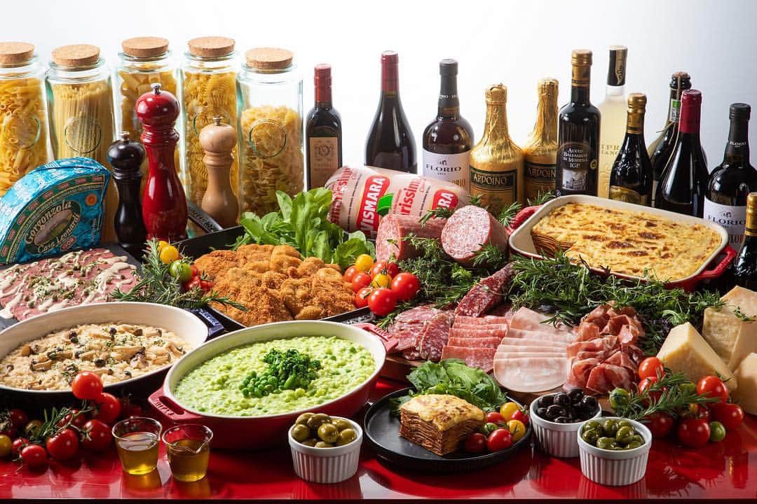ヒルトン大阪 Hilton Osakaさんのインスタグラム写真 - (ヒルトン大阪 Hilton OsakaInstagram)「本日からFolk Kitchenにて春のイタリアン料理フェア「プリマヴェーラ🇮🇹イタリアーナ」を開催いたします。ミラノ風カツレツをはじめ、チーズたっぷりのラザニア、濃厚なリゾットなど本格的なイタリア料理が日替わりでビュッフェに登場します。シェフが目の前で仕上げる出来たてパスタもぜひご賞味ください。 . . 【🇮🇹ビュッフェ予約はこちら▶️ @hiltonosaka 】 . LINE@おともだちにお得な情報を配信中 【追加は簡単▶️ ヒルトン大阪 ダイニング】で検索 . . An awesome Italian food fair, "Primavera Italiana" starts today at Folk Kitchen. Every day the buffet will feature different Italian delights including Milan-style cutlets, cheese-laden lasagna, and a rich risotto. Order the fresh pasta of the day, cooked before your eyes by our friendly chef. . . . ============ #ヒルトン大阪 #フォルクキッチン #FolkKitchen #ヒルトン #ヒルトンホテル #大阪グルメ #梅田グルメ #美味しいもの #大阪ディナー #梅田ディナー #大阪ランチ #梅田ランチ #イタリア #イタリアン #大阪イタリアン #ワイン #生ハム #イタリアン #大阪デート  #梅田 #大阪 #お祝い #カップル #HitonOsaka #Hilton #Osaka #Umeda #Italianfood #Osakajapan #Italian」4月1日 18時47分 - hiltonosaka