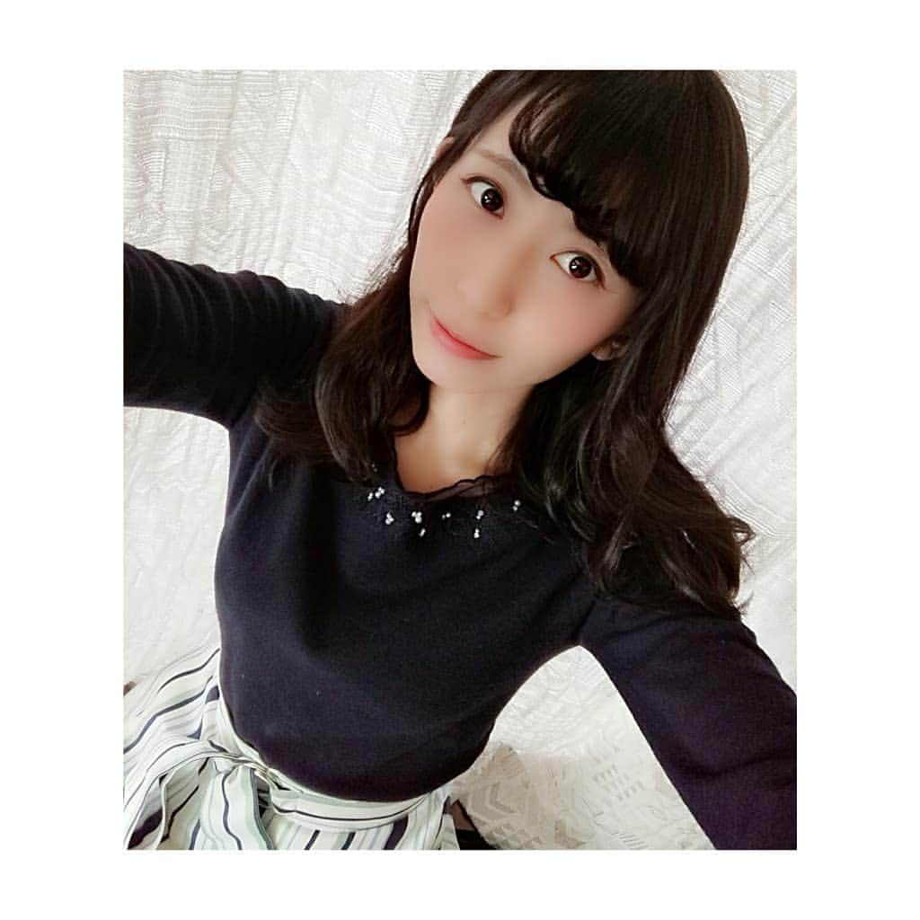 結月彩未さんのインスタグラム写真 - (結月彩未Instagram)「.. 久しぶりにお仕事以外での お出掛け予定が天気不安定でなしに×  全身MISCH MASCHコーデ＊ 鮮やかなストライプのスカートで 初めてだから似合うかな？ﾄﾞｷﾄﾞｷ  女子会？お花見？の予定だった ので甘すぎない方がいいかなぁと ネイビー×ブルーの組み合わせ♪  なくなったけどね←  でも着替えてメイクまで終わらせてた から折角なので映画を観に行きました♭  映画館で観るの好きなんだけど 引きこもりだからたまにしか行かない(笑) わりと時間に余裕があった時は 月１で映画館行ってたのにどんどん 出不精になっているから気を付けねば…  #todayscode #today #codenate #code #mischmasch #ミッシュマッシュ #ミッシュマッシュコーデ #全身コーデ #大人かわいい #大人かわいいコーデ #巻き髪 #春コーデ #ネイビーコーデ」4月1日 18時56分 - yun.yuzukiami