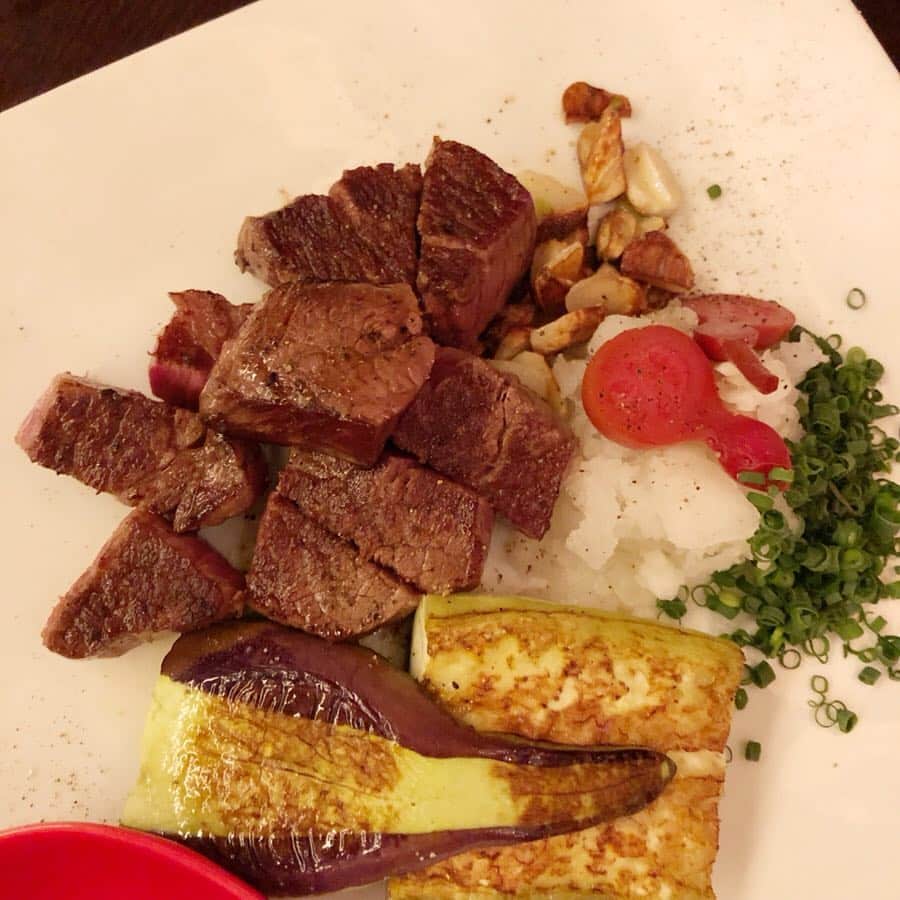 千秋さんのインスタグラム写真 - (千秋Instagram)「記念日Dinner。 お気に入りのお店。 大好きなウニと卵黄の巻物、今日は特別イクラ付き💕 （痛風スペシャル） 柔らかいヒレ肉の鉄板焼きも大好物🥩美味しいお塩とカリカリのニンニクチップで食べるのが一番好き。 #うに #ウニ #ウニとイクラ #麻布十番 #楼漫亭 #記念日ディナー #記念日」4月1日 18時56分 - chiaki77777