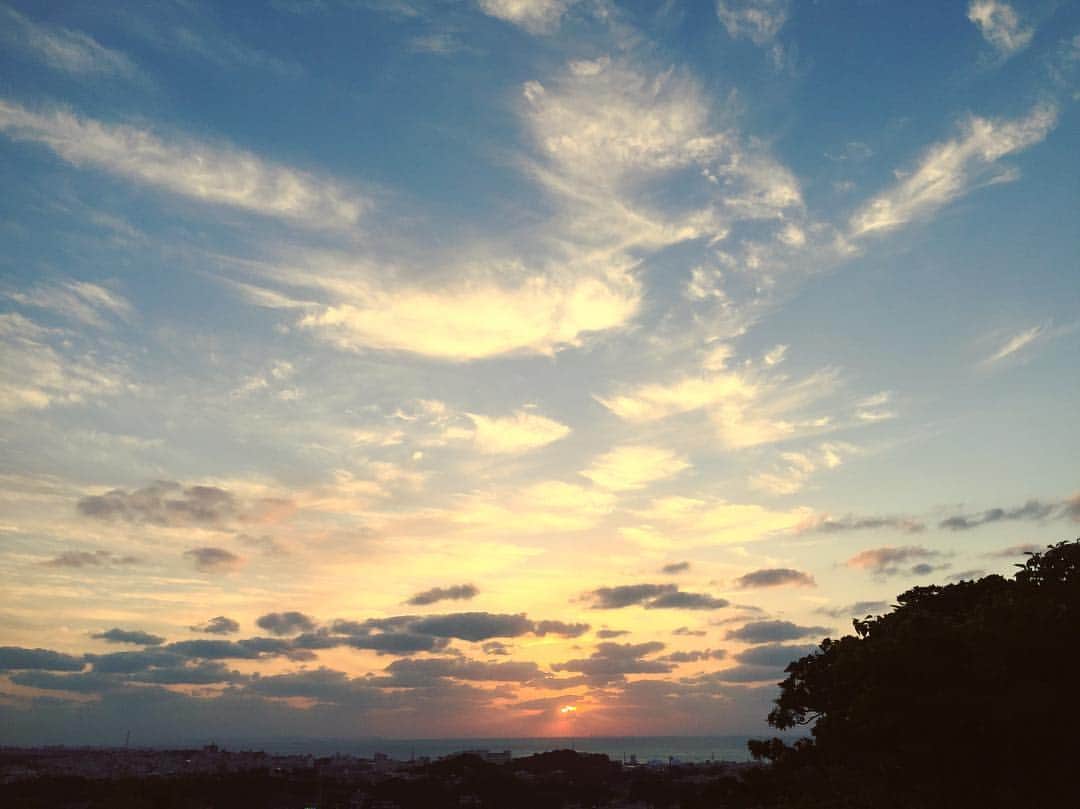 田辺あゆみさんのインスタグラム写真 - (田辺あゆみInstagram)「✨ 沖縄は新年度の始まりに相応しい美しい空でした。 #令和」4月1日 19時00分 - _ayumitanabe_