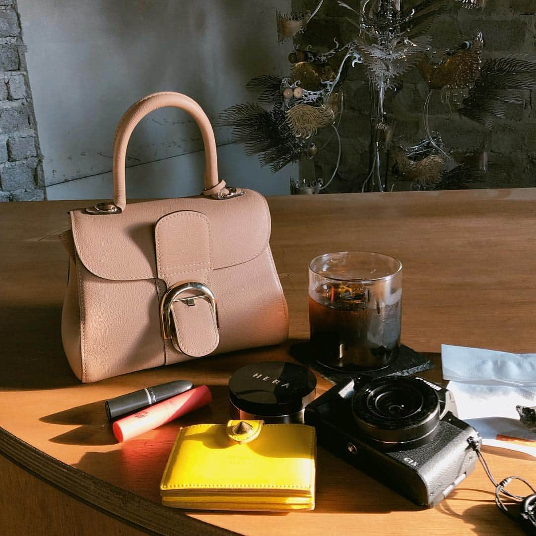 ハヌルさんのインスタグラム写真 - (ハヌルInstagram)「🌞햇빛이 달라 제주도🌞 #whatsinmybag」4月1日 19時02分 - haneulina