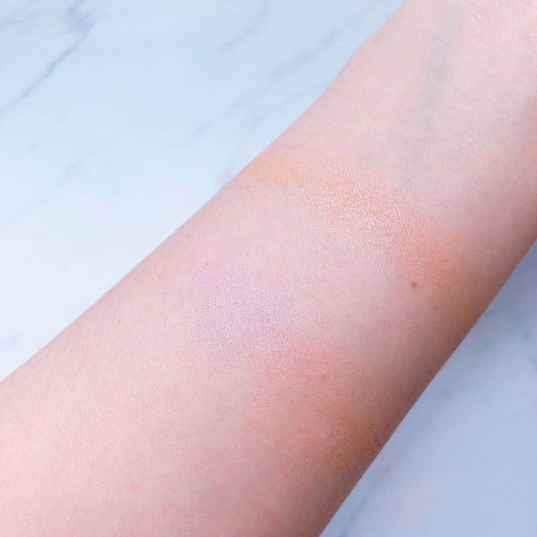 ALICEYさんのインスタグラム写真 - (ALICEYInstagram)「.﻿ ﻿ 毎日代わり映えのない日常メイク。﻿ ﻿ あまり派手にはできないけど、何か1つプラスしたい…😢﻿ ﻿ そんな願いを叶えてくれるラメシャドウがキャンメイクから登場しました！﻿ ﻿ 2019年4月1日に発売の「#シマリングオーロラアイズ 」の限定2色をレポートします！﻿ ﻿﻿﻿ ﻿ シマリングオーロラアイズ（550円／税抜）﻿ 「01 オーロラピンク」「02 オーロララベンダー」の、限定2色展開。﻿ ﻿ ﻿ 偏光パールが配合されているので、見る角度によってまぶたの色が変わるのがポイントです✨﻿ ﻿ ﻿ ﻿﻿﻿﻿ ﻿▼ プロフィールのURLから記事チェック！ ▽﻿﻿﻿﻿ ﻿﻿﻿ 「明日発売！　キャンメイクの限定“偏光パールシャドウ”が可愛すぎる」﻿﻿﻿ ﻿ .﻿ #コスメ#メイク#プチプラ#プチプラコスメ #コスメ紹介 #レポ#コスメ購入品 #コスメ好き #コスメレポ #cosmetics #makeup #新作コスメ #キャンメイク#キャンメイク新作#アイシャドウ#アイメイク#春メイク#限定コスメ #コスメレビュー #コスメレポ#ラメシャドウ #偏光パール#コスメ好き」4月1日 19時04分 - alicey.jp