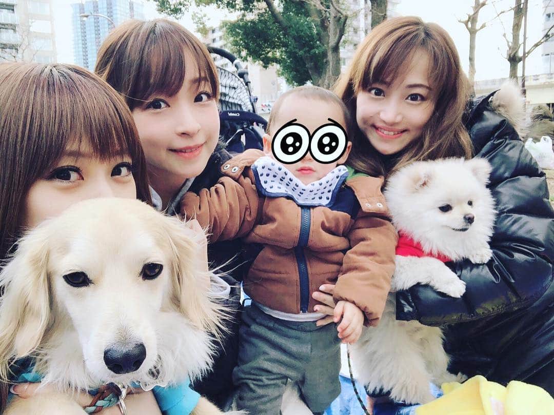 くぼたみかのインスタグラム：「Parties under the cherry blossom trees with my favorite people🌸🌸 5/1から令和になるね‼️平成最後のお花見は大好きな人たちと4回もできました🎶🙆‍♀️暖かいだけで機嫌がかなりいいです。☺️ #花見 #平成最後の花見 #まだできるかな #cherryblossom #芝公園穴場 #friends #bffs #dogs」