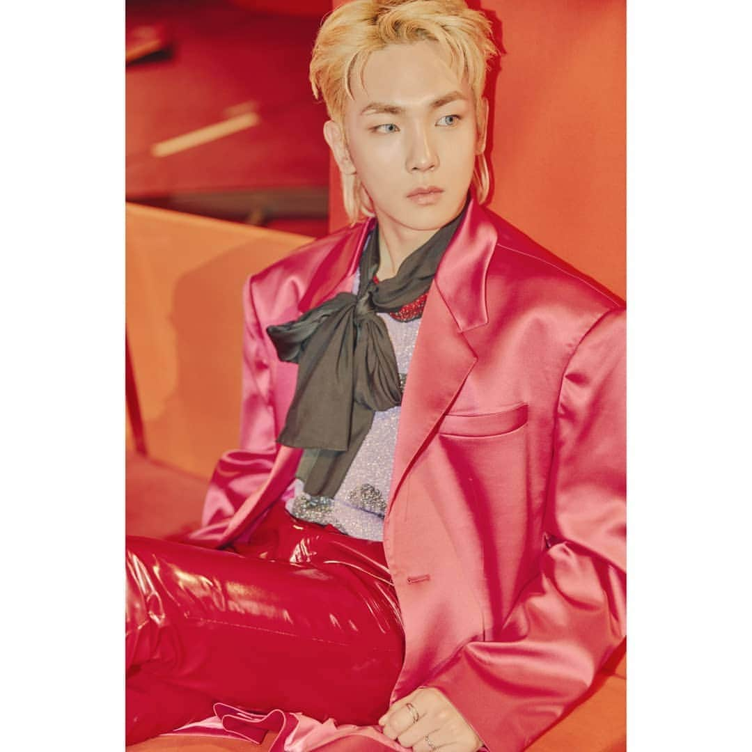 SHINeeさんのインスタグラム写真 - (SHINeeInstagram)「'I Wanna Be' photo unlocked #3🔓 _ 👉https://www.youtube.com/watch?v=_E5JtAcc3cY _ #키 #KEY #샤이니 #SHINee #IWannaBe」4月1日 19時16分 - shinee