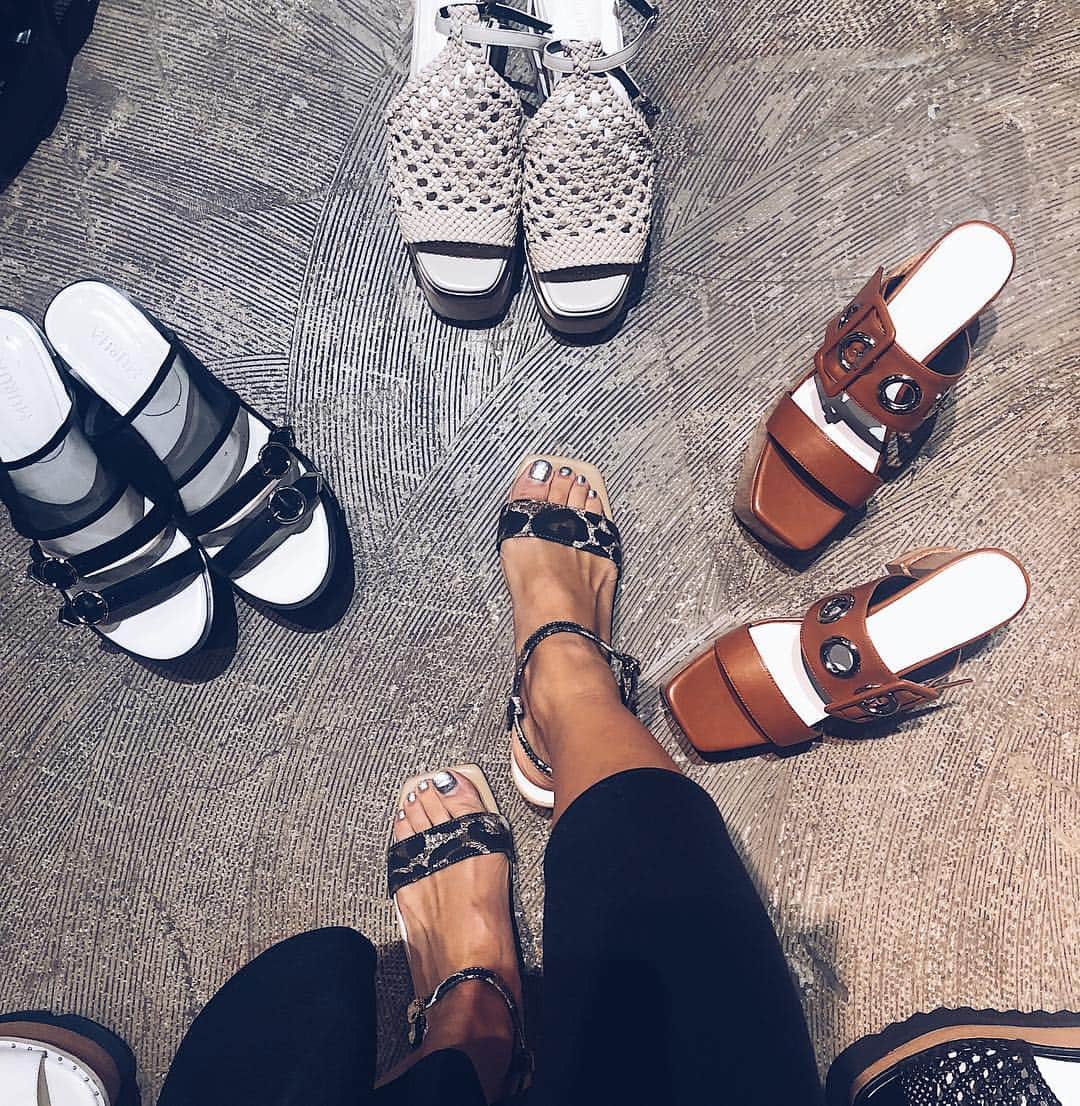 関本香里さんのインスタグラム写真 - (関本香里Instagram)「ㅤㅤㅤ 4月は可愛いSHOES達が沢山入荷するよ👠💕 Runway channelでも掲載されてるので 是非checkしてみてください👍 #murua #fashion #shoes」4月1日 19時17分 - kaori_sekimoto_