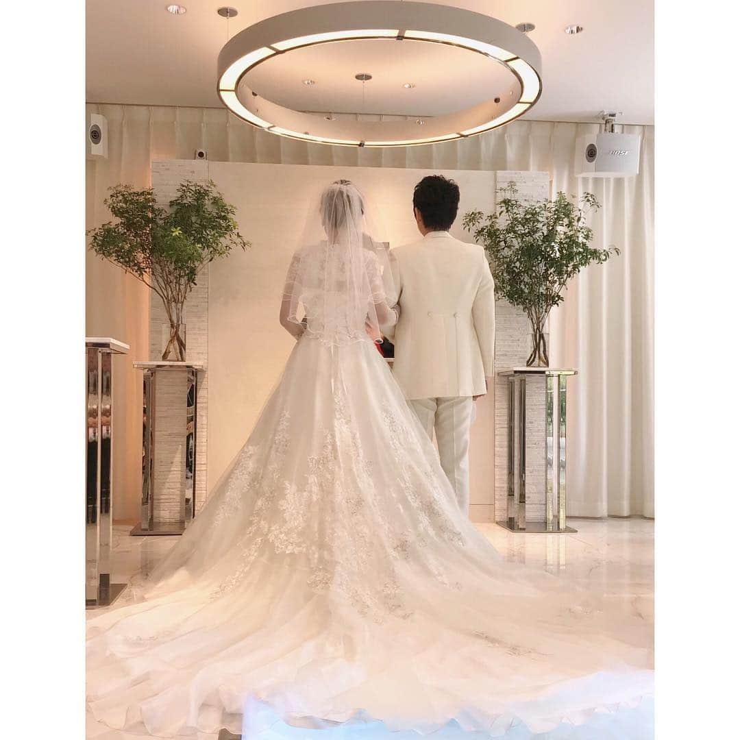 海隼人（有馬佐織）さんのインスタグラム写真 - (海隼人（有馬佐織）Instagram)「昨日大切な妹の結婚式💒👰💗💗💗 どの瞬間の表情も見逃すまいと 振袖👘着て写メ、動画撮りまくるw ウロチョロする姉😝 感動の嵐に、一日中幸せな気持ちで一杯でした💞✨✨✨ 本当に心の底からお幸せに ありがとう🌸😆🌸 そしてこれからもよろしくね💋 ・ 振袖は音楽学校時代の物 袴使用から長く普通の状態に戻してもらって初めて着用👘✨#コシノヒロコさんデザイン ・ ・ #妹の結婚式#wedding#🌸 #感動の嵐#smile#happy #ありがとう#love#感動泣 #これからもよろしく #大切な妹#家族#大好き#自慢の妹 #振袖#音楽学校時代 #帯#和#和装#和装ヘア#kimono  #まだ余韻に浸る #w #元宝塚#宝塚og #海隼人」4月1日 19時18分 - saorimahalo