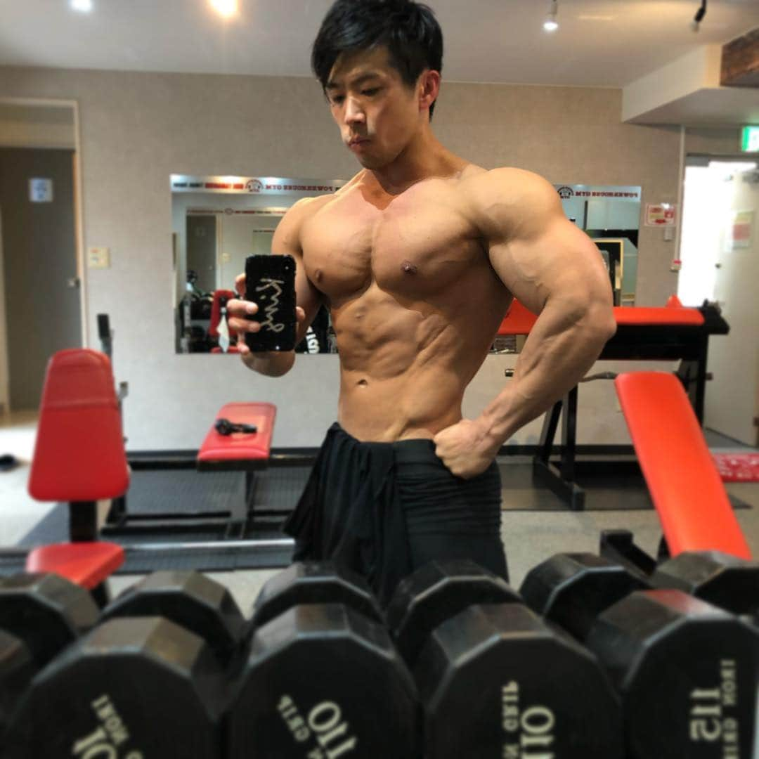 湯浅幸大さんのインスタグラム写真 - (湯浅幸大Instagram)「Chest day🌸 オフシーズンって大切だね😂 身体が元気！  #workout #workoutlife #eatclean #teamlan #training #trainhard #instafitness #arms #abs #diet #gymmotivation #gohardorgohome #bodybuilding #noresttobethebest #mensphysique #ワークアウト #ワークアウトライフ #トレーニング #筋トレ #減量 #ダイエット #減量のある生活 #チートのある生活 #ナイキ」4月1日 19時20分 - kingyuasa