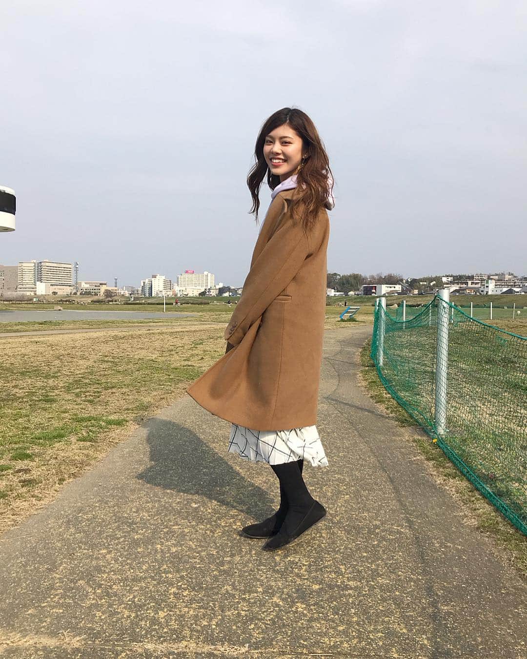 池田真子さんのインスタグラム写真 - (池田真子Instagram)「この前の♩ ． ． ． #寒かった #いつになったら #温かくなるんや #撮影 #ロケ #fragile #カバー #コーデ #カジュアル #カジュアルコーデ #パーカーコーデ #お洒落さんと繋がりたい  #ファッション #instafashion #instagood  #cordinate #fashion #casualstyle #code #gu #hm #love #ootd  #데일리룩 #옷스타그램 #패션아이템 #멋스타그램」4月1日 19時28分 - mako_ikeda