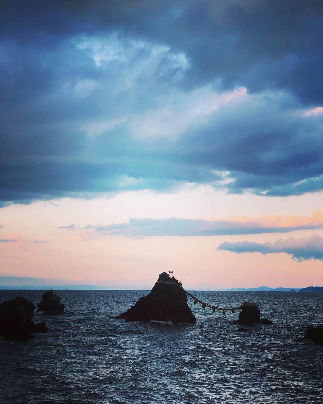 SHOCK EYEさんのインスタグラム写真 - (SHOCK EYEInstagram)「ずっと見たかった夫婦岩🙏  #二見興玉神社」4月1日 19時41分 - shockeye_official