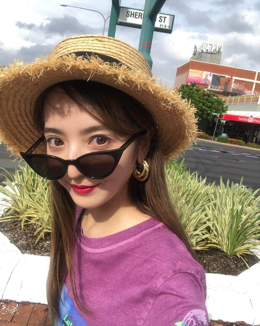 平木愛美さんのインスタグラム写真 - (平木愛美Instagram)「hello April 💞🍉🍍🥝🍎 . なんだか、気分は春を通り越して、すでに夏くらい…笑 . 今日は撮影おわりに、大切なお仕事の話をしてたら、ぽろぽろ涙がでてくる自分がいた!! 気持ちのままににしかできず、要領も悪く、空回りしたりすることも多々あるのですが… 自分で思ってる以上に、心がこもっているみたい！！ チームの皆さんとともにがんばろう🍒！！！！！ 感謝な環境を大切に。 . 今年度も、はっぴー溢れるまいにちに濃い日々に、なりますように💛 新生活が始まるみなさんも、変わらずまた日常がスタートするみなさんも、ふぁいとです！！！💖 新元号も発表されましなんだかワクワクしますね🌈 . 写真はこないだのケアンズの時。ちょーーーう楽しかったな🥺🦋 オーストラリアには元号てきなものあるのかな？🤔 . #love #spring #summer  #trip #manami_travel #australia #cairns  #オーストラリア #ケアンズ #日本 #東京 #令和」4月1日 19時37分 - manamihiraki