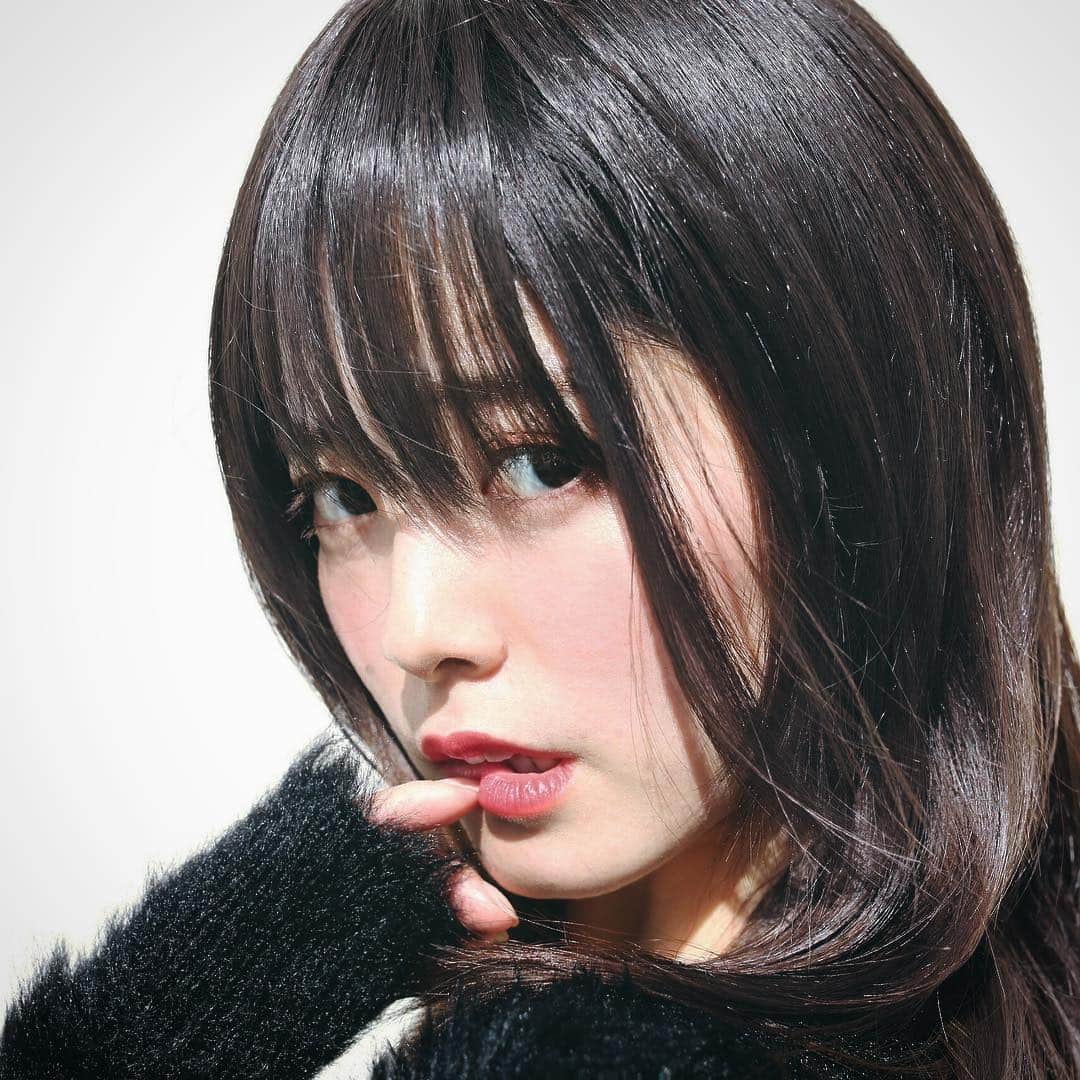 渡部幸也のインスタグラム：「本日から4月がスタートしました。 新社会人、新入生の皆様、何かがスタートする4月✨ 新元号も【令和】に決まり、また新しい日本のはじまりですね😊 今月からも心機一転、初心を忘れずに頑張りますので、皆様からのご予約お待ちしています🙇‍♂️ ちなみに中目黒は桜🌸が咲き、終日賑わってますので、サロンの行きか帰りにちょっとお花見🍡をしてみてはいかがでしょうか❓🙆‍♂️ そして明日の火曜日と明後日の水曜日は、サロンで連休をいただいてます。 次回は4日の木曜日から変わらずサロン営業してますので、よろしくお願いいたします🙇  #ヘアスタイル #ヘア #髪型 #ヘアカタログ #ヘアセット #ヘアアレンジ #パーマ #カラー #ヘアカラー #hair #恵比寿美容院 #代官山美容室 #代官山美容院 #美容学生 #サロン #中目黒美容室 #中目黒美容院 #恵比寿美容室 #サロンモデル #lala__hair #ヘアメイク #メイク #中目黒 #代官山 #恵比寿 #渋谷 #ar_magazine #中目黒桜まつり #目黒川 #令和」