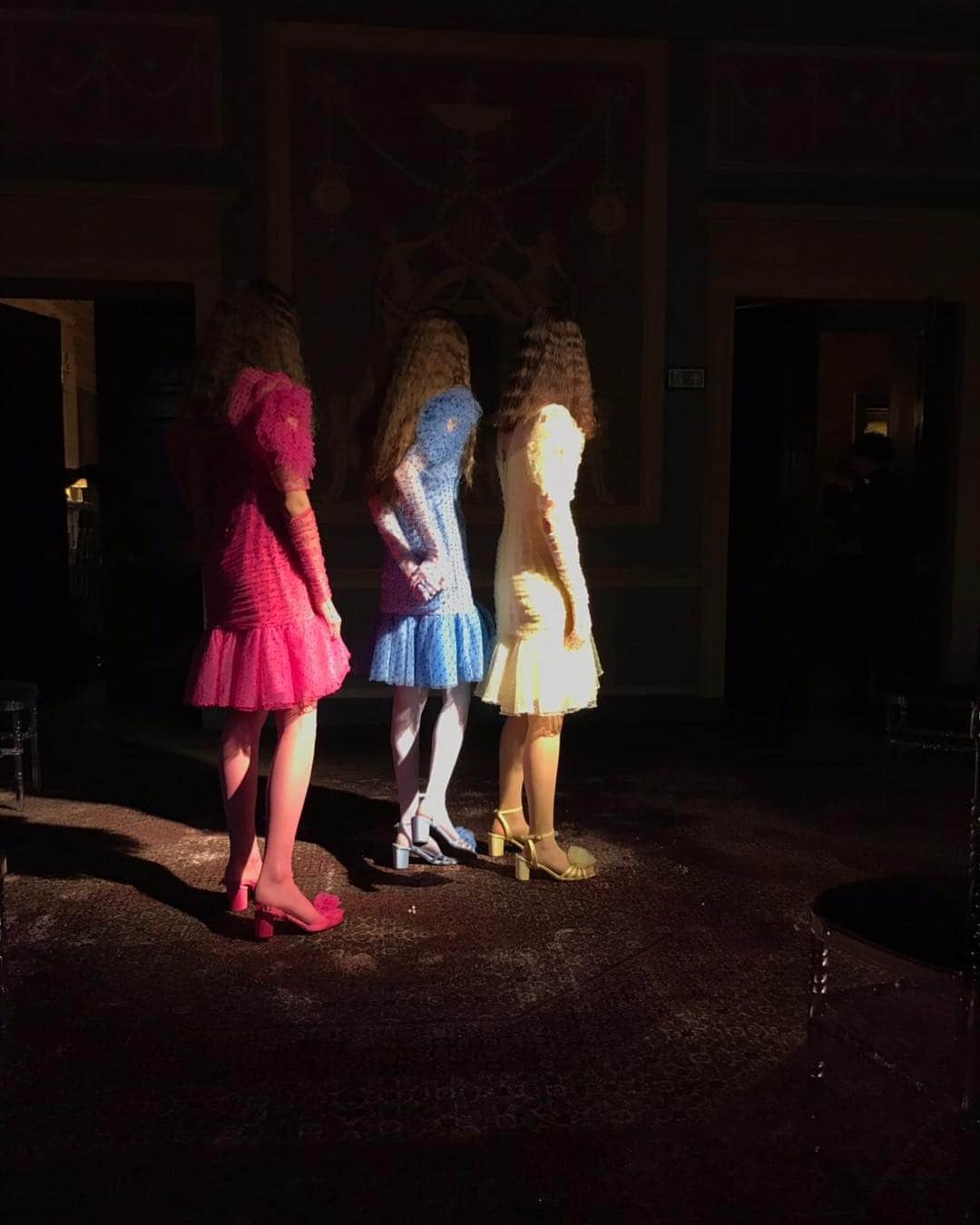 のインスタグラム：「Get a behind the scenes look of #SretsisSS19 Campaign Shoot at Sretsis.com/papers. #SS19MyBestFriendsWedding」