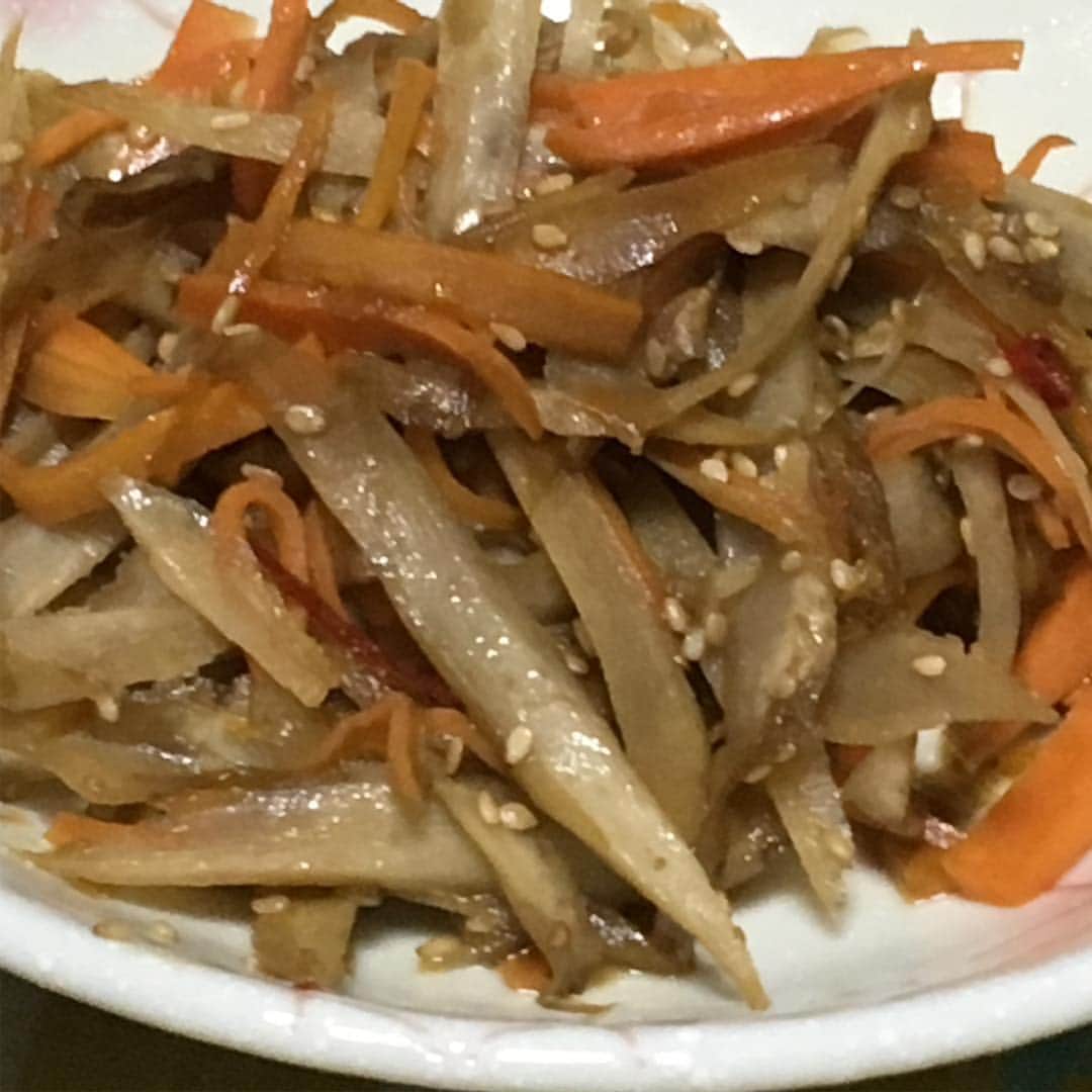 柳家さん生さんのインスタグラム写真 - (柳家さん生Instagram)「4/1晩ご飯だぁ〜 豆腐挽肉銀あん 牛蒡と人参きんぴら 胡瓜竹輪サラダ #さん生 #サラダ #竹輪 #胡瓜 #銀あん #豆腐挽肉」4月1日 19時57分 - waraiguma1957