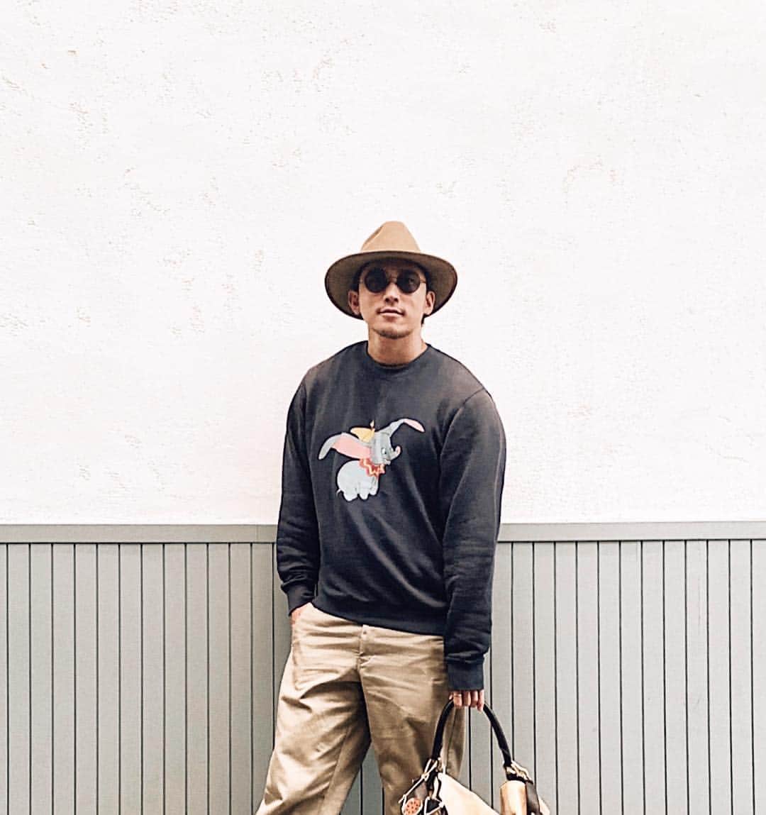 のインスタグラム：「LOEWE × DUMBO  和む。  #loewedumbo #loewe #dumbo #disney #collaboration #fashion #mens #ootd #outfit #mistergentleman」