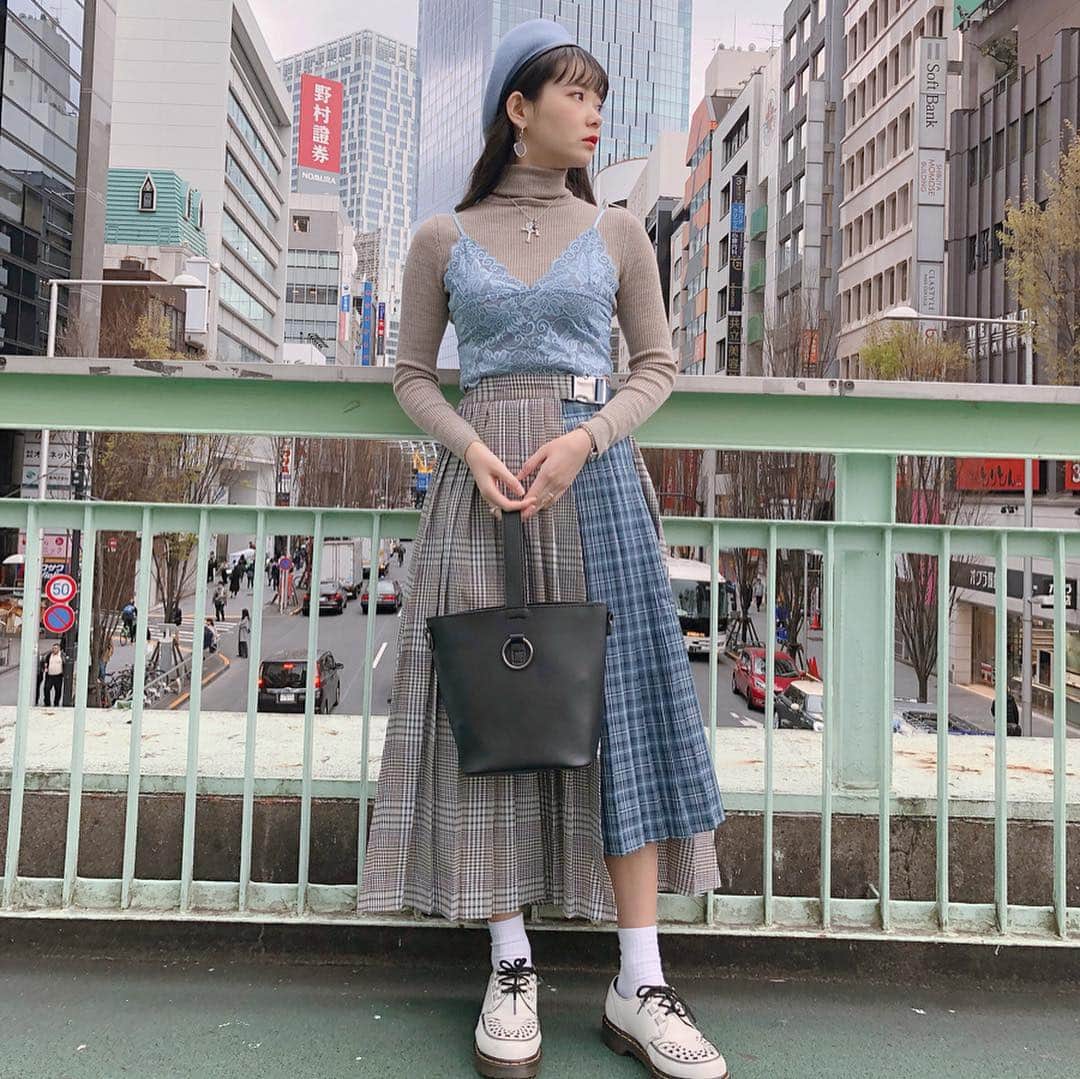 のインスタグラム：「水色コーデ。 大好きな水色 ブランドはタグ付けしてるよ  #me#mim_ootd#fashion#photo#instagood#followme#jouetie#uniqlo#aymmy#amijed#drmartens」