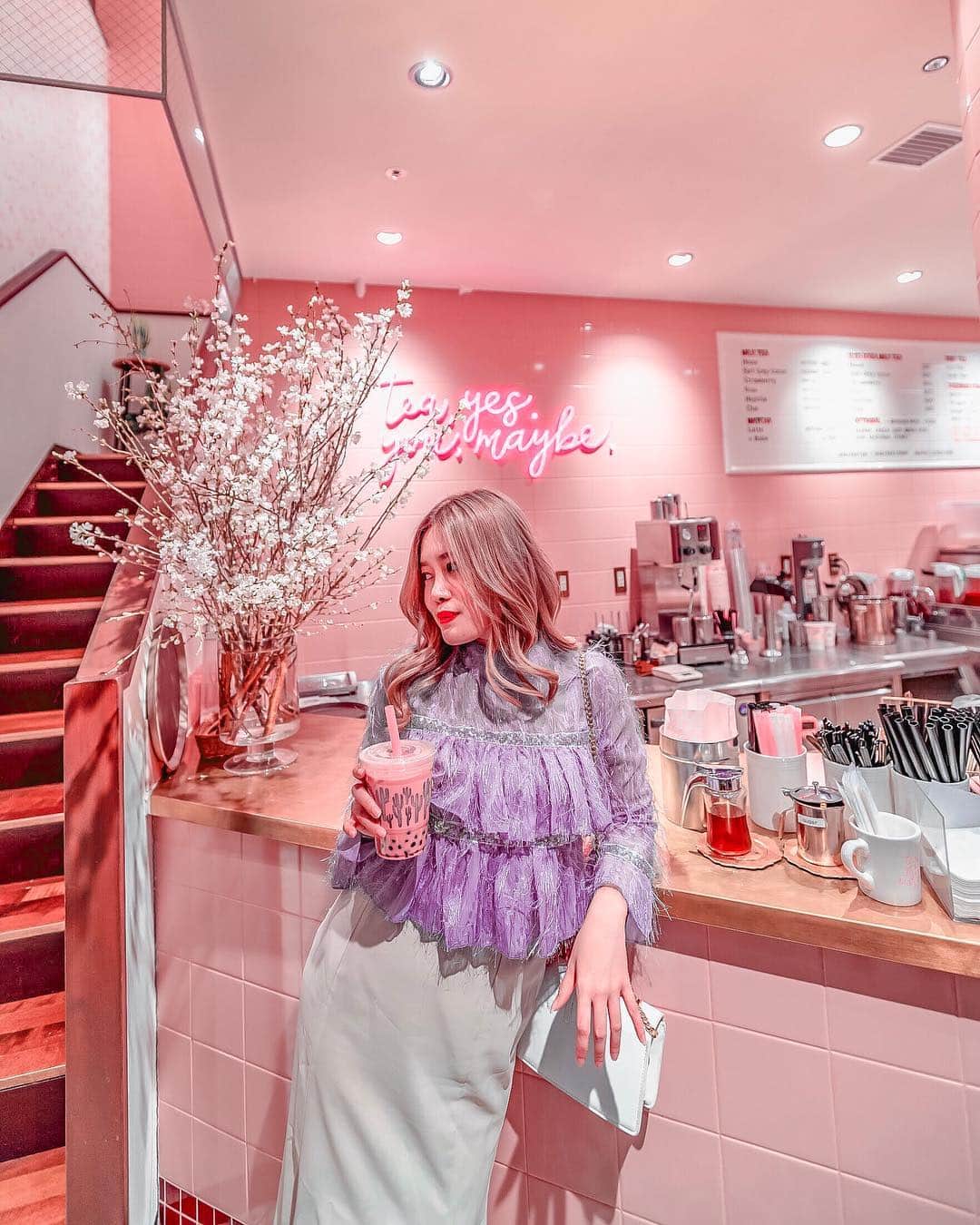 Stella Leeさんのインスタグラム写真 - (Stella LeeInstagram)「The pinkest cafe in Tokyo is definitely this one. Overpriced drinks and meals but still made me go back once in a year for pink feed 🌸」4月1日 20時10分 - stellalee92