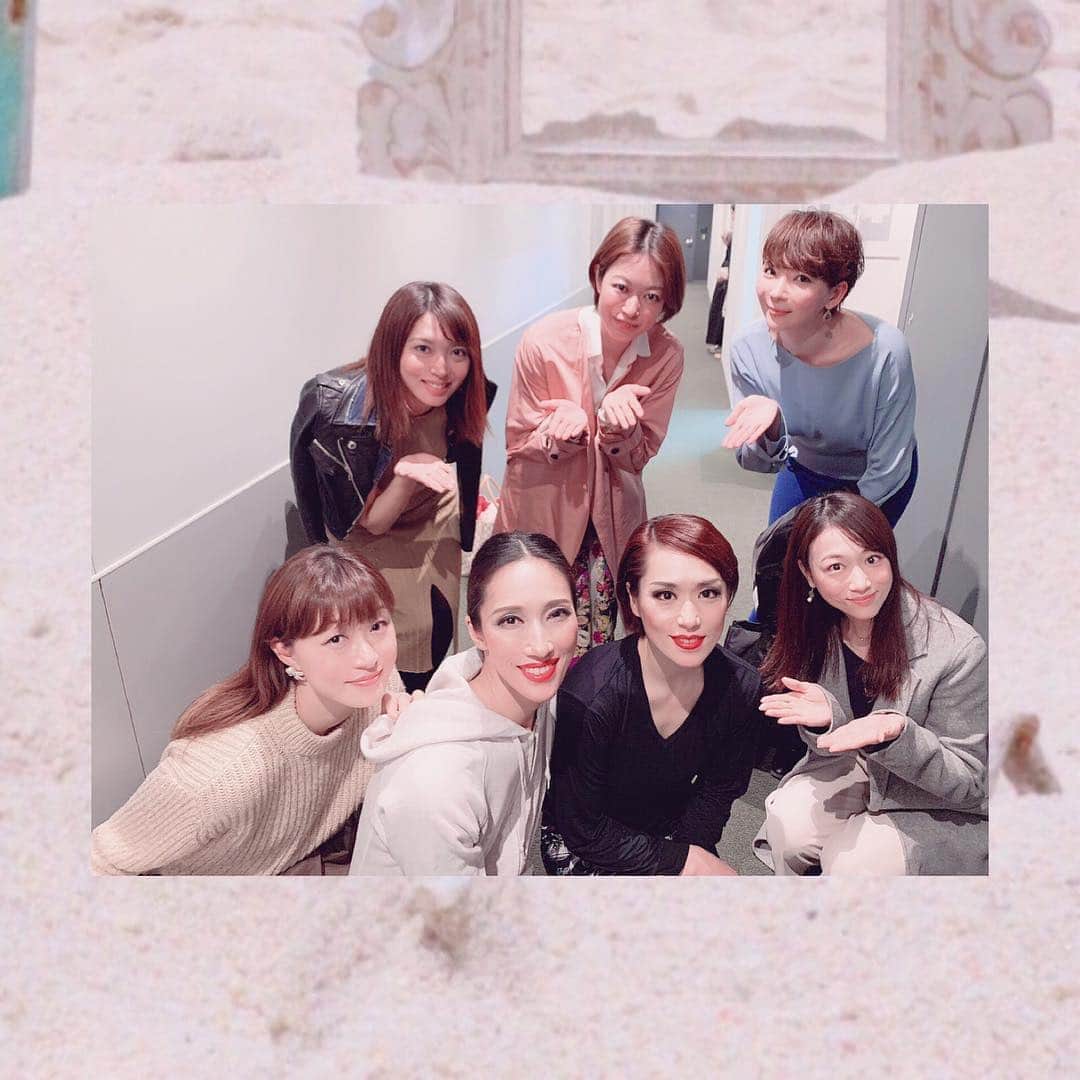 のインスタグラム：「先日、#水夏希 さんご出演のtangoの舞台を観させていただきました💃 本場ブエノスアイレスから演奏者をお招きしていたとの事で、素晴らしい音色と、本格的に学ばれていらっしゃる水さんをはじめ、ogの方々の姿に酔いしれました😳💕 開演前に、とみぃと散歩したり、おしゃcafeでまったりgirl's talkしたり☕️ 有意義な一日でした〜🌸 . . . #grantango #アルゼンチンタンゴ #舞風りら さん #真波そら さん #天緒圭花 さん #美翔かずき さん #スペシャルゲスト #安奈淳 様 #とても刺激を受けました  #感謝🙏」