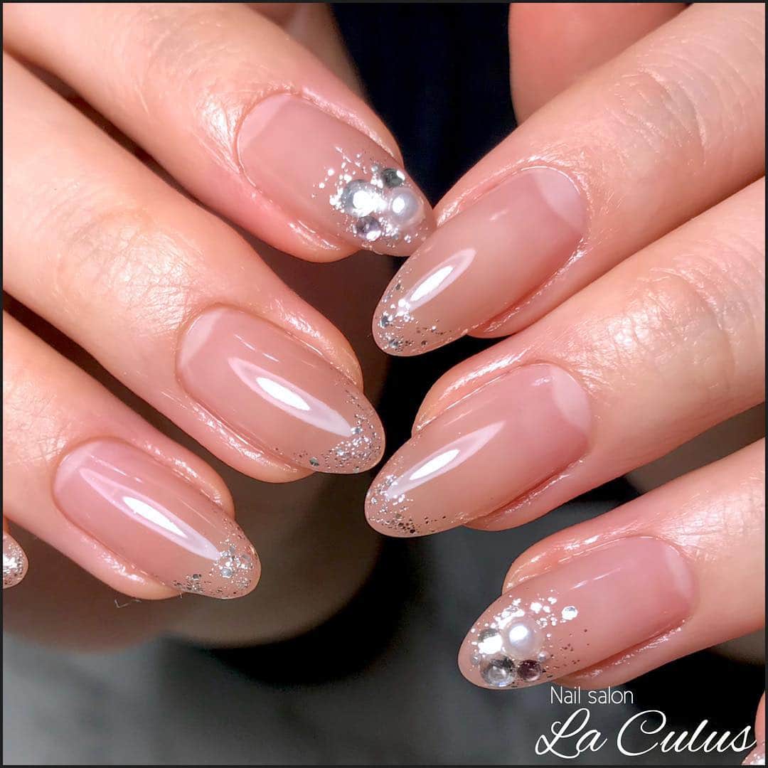 Mihoさんのインスタグラム写真 - (MihoInstagram)「. nails. . . グラデーションの先端に、ラメ♡ あえてのザックリ感が可愛い😍💕✨ . . . . #laculus #お客様ネイル #桜 #桜ネイル#美甲 . #ネイル #ジェル #ジェルネイル #ネイルアート #ネイルサロン #ネイルデザイン #春ネイル #プライベートサロン #プライベートネイルサロン #ネイルアーティスト . #神戸 #三宮 #神戸元町 #大阪 . #神戸ネイル #神戸ネイルサロン #三宮ネイルサロン #三宮ネイル . #nail #nails #nailart #beauty #kawaii」4月1日 20時38分 - la.source_nail
