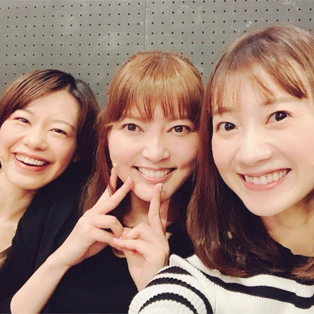 宇月颯さんのインスタグラム写真 - (宇月颯Instagram)「.﻿ .﻿ お稽古場でたまたま集まった3人💕﻿ やはりフィーリングが😘👍✨﻿ ﻿ #笑う男﻿ #ジョシアナ公爵#朝夏まなと さん#まーちゃま﻿ #デア#夢咲ねね さん#ねね氏﻿ #フィーヴィー#宇月颯#とし﻿ #残りの稽古頑張ります!!﻿ #本日新元号発表﻿ #令和﻿ #変わらぬ一日に感謝」4月1日 20時51分 - hayate_uzuki_official